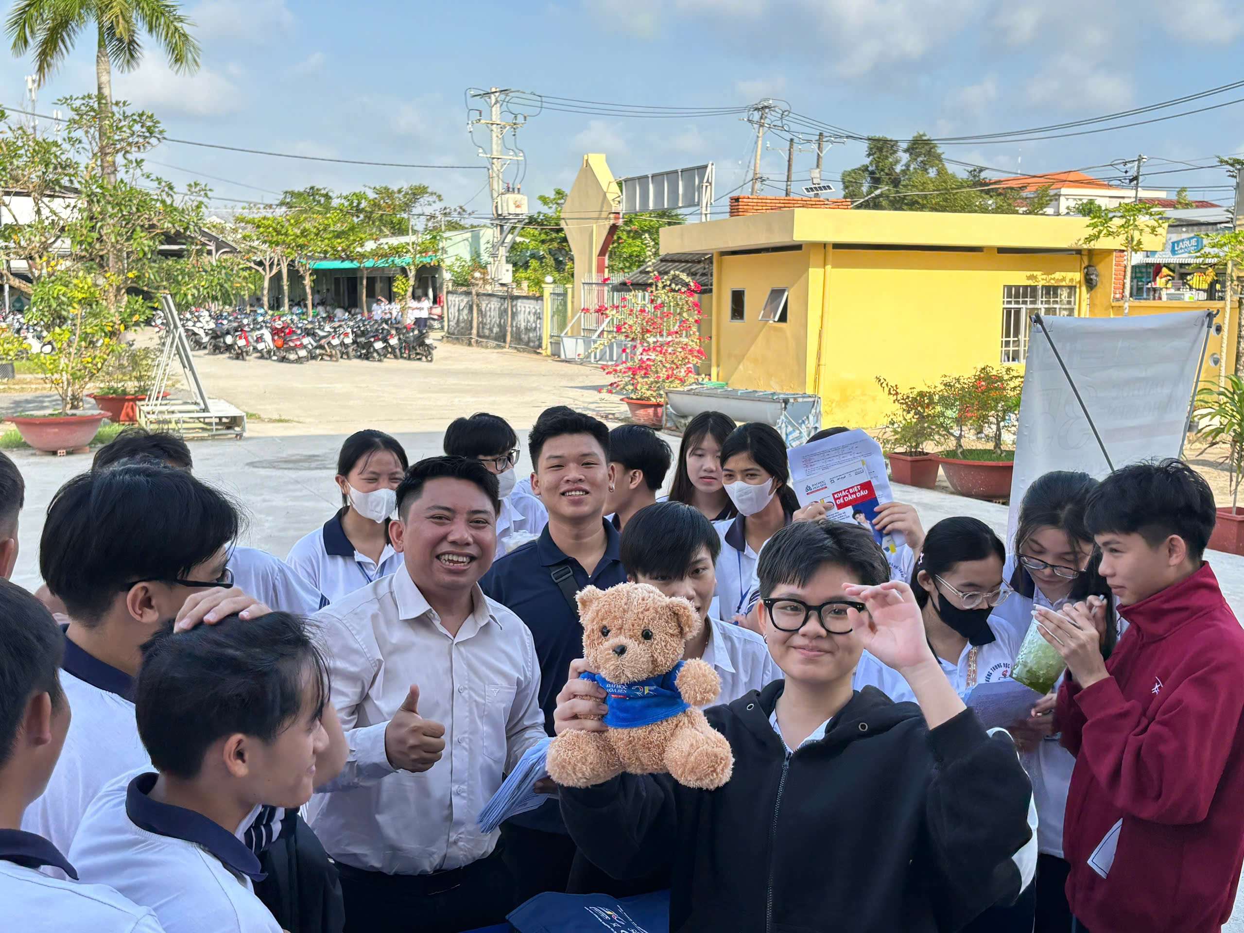 “Ngày hội hướng nghiệp” đến Cà Mau: gieo mầm ước mơ đến cực Nam Tổ quốc