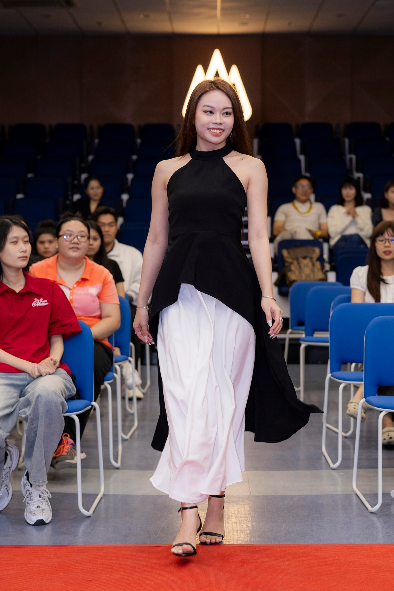 UniTour Miss Cosmo 2026 sinh viên HSU tự tin định hình “biểu tượng” của chính mình