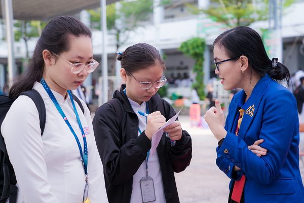 “Đúng ngành nghề – Sáng tương lai” 2.500+ học sinh THPT Gia Định hào hứng nhận tư vấn