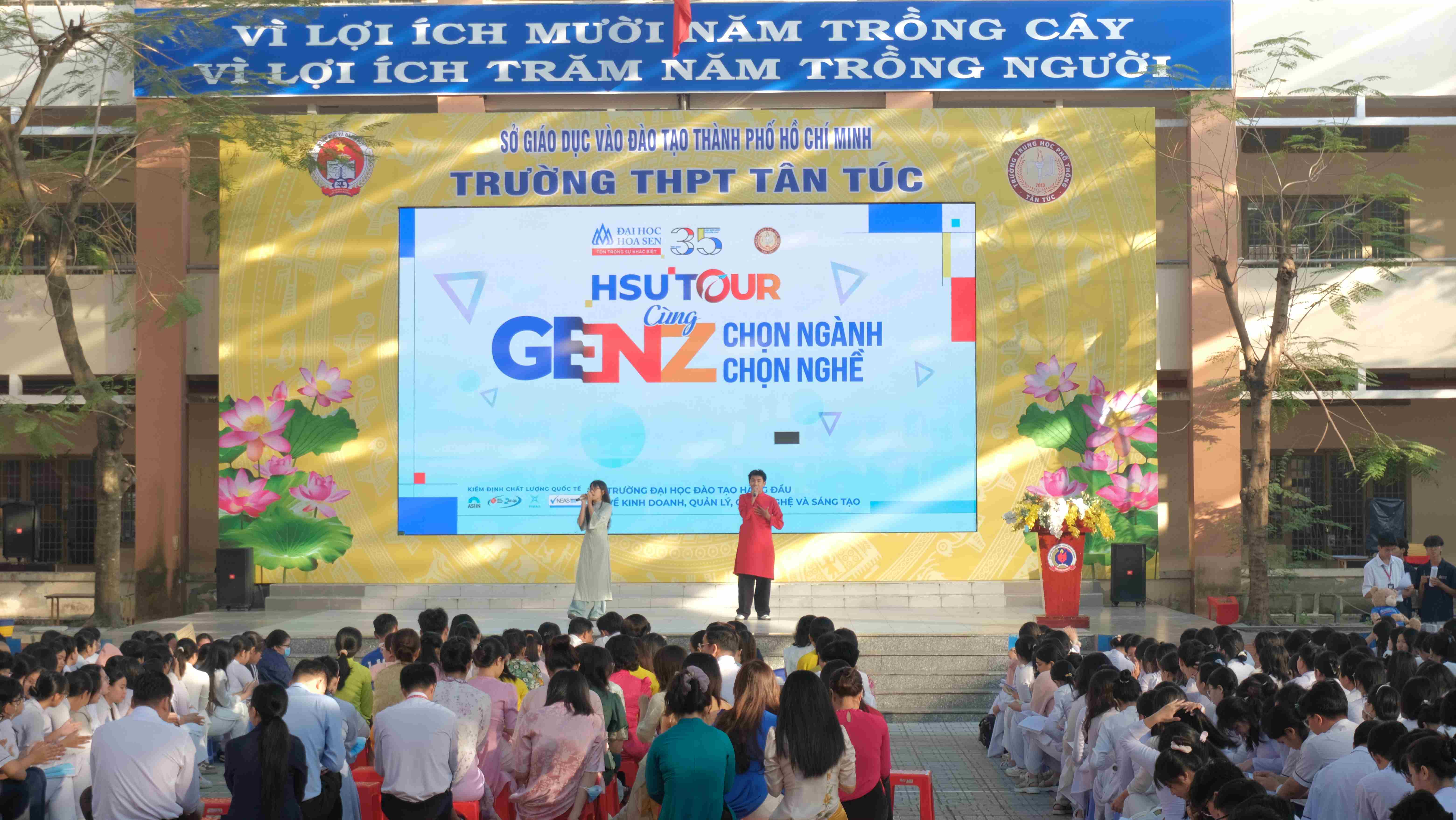 Học sinh THPT Tân Túc khám phá câu chuyện văn hóa Tết châu Á