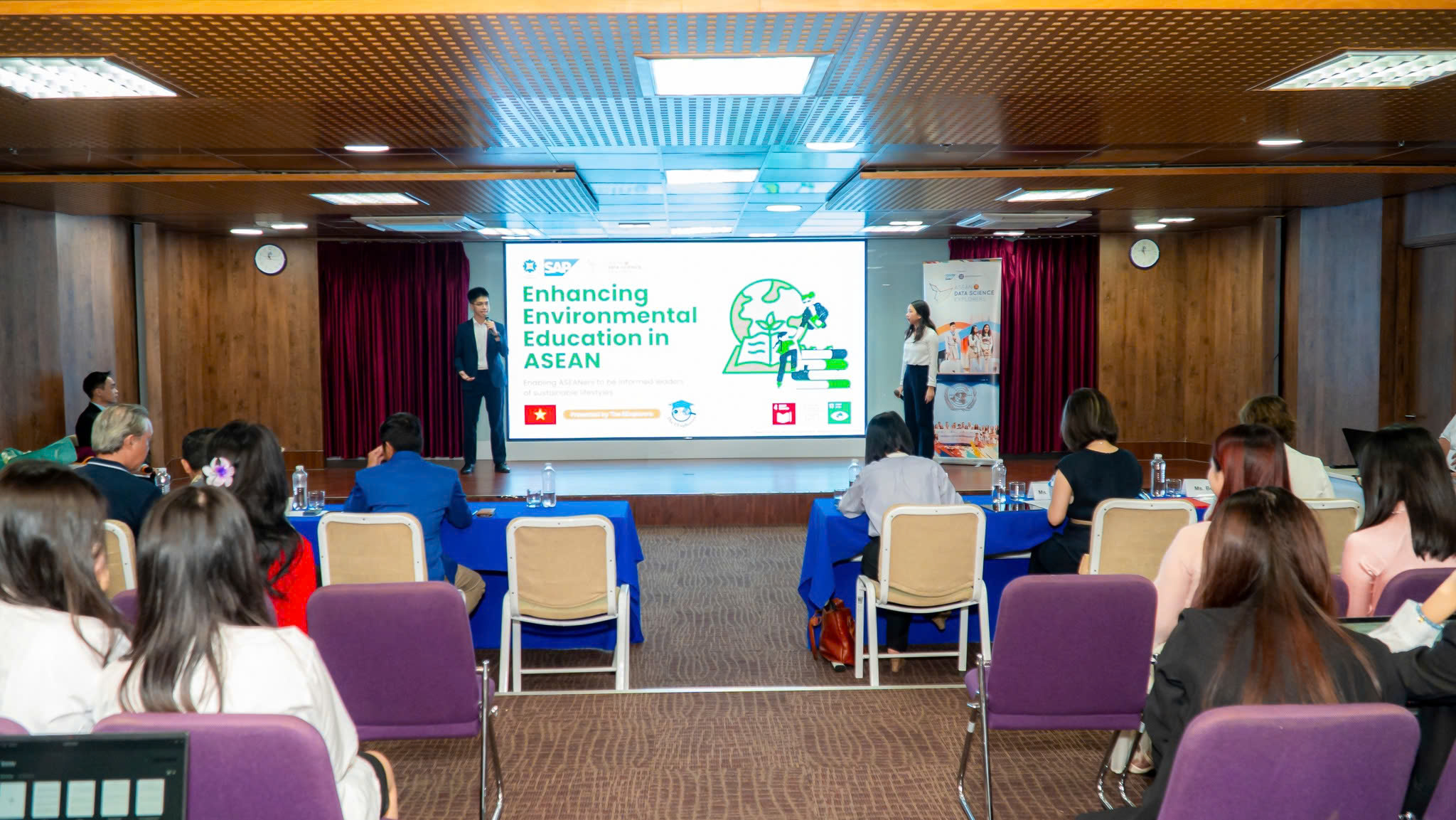 Ngành Doanh nghiệp số và Ứng dụng AI là gì? Học gì, lương bao nhiêu?