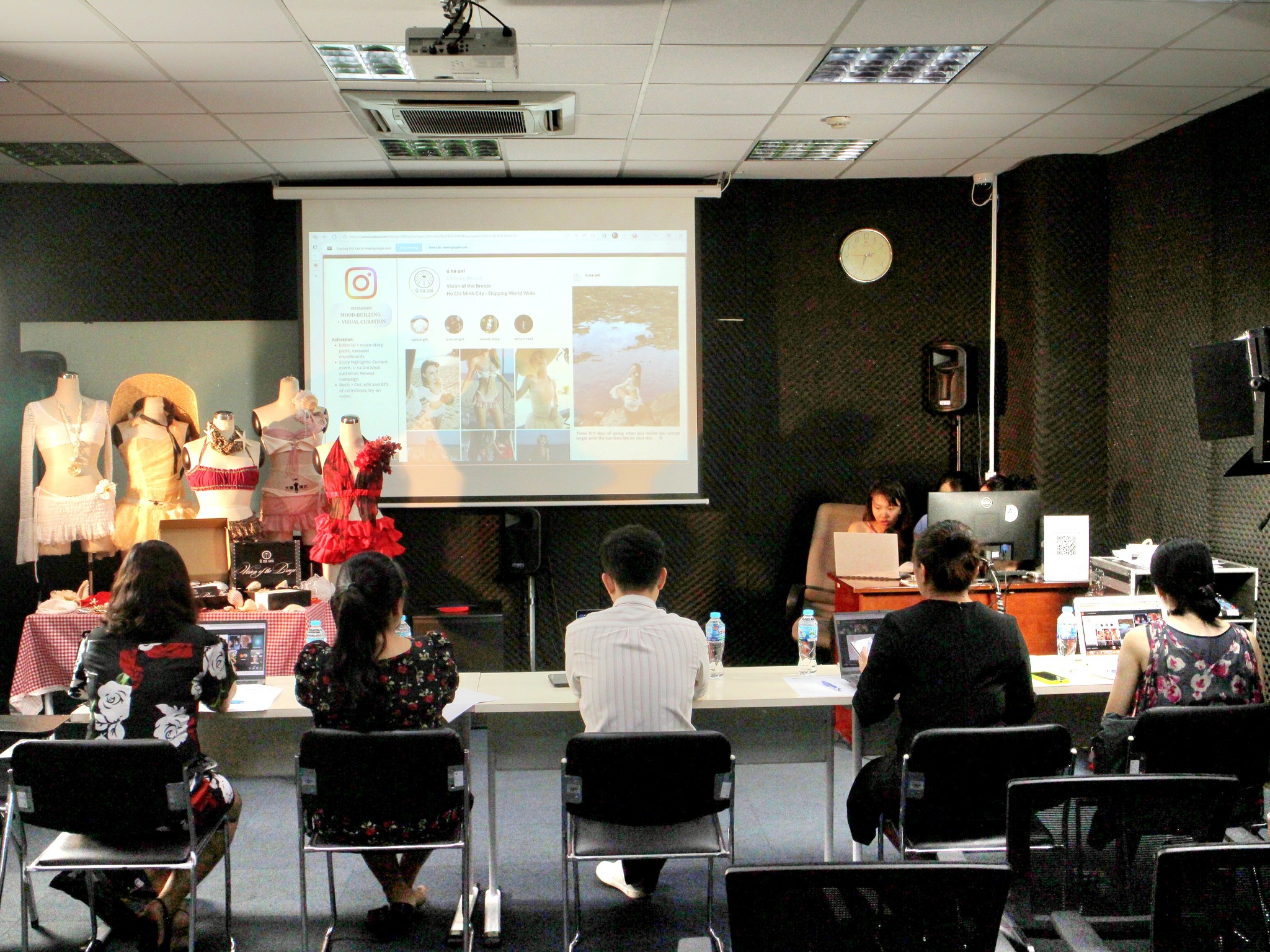 Kinh doanh thời trang thi khối nào? Học tổ hợp gì 2026