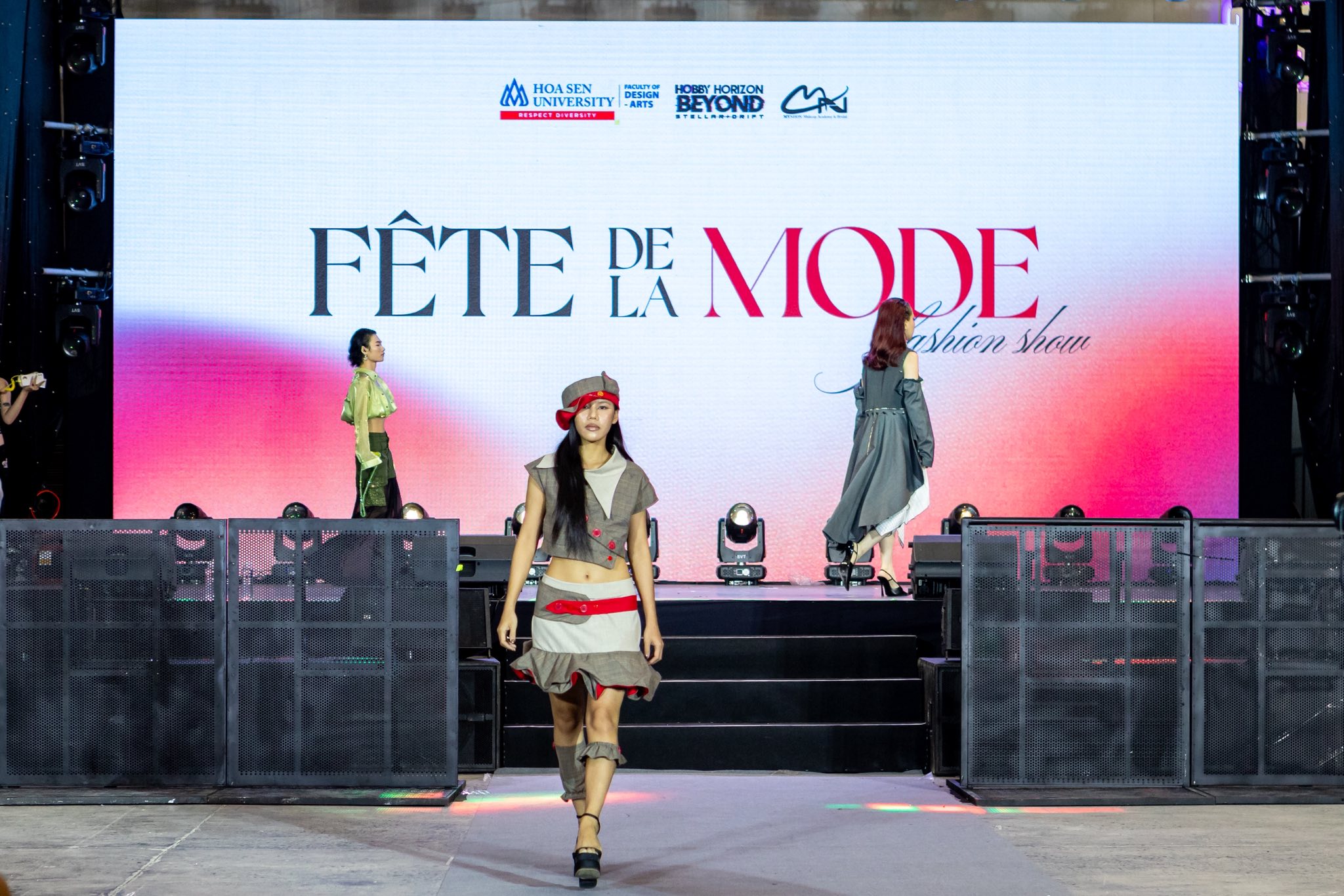 Nên học Thiết kế thời trang hay Kinh doanh thời trang?