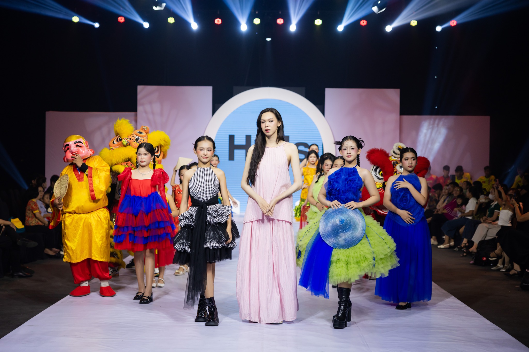 Ngành Kinh doanh Thời trang là gì, cơ hội nghề nghiệp ra sao?