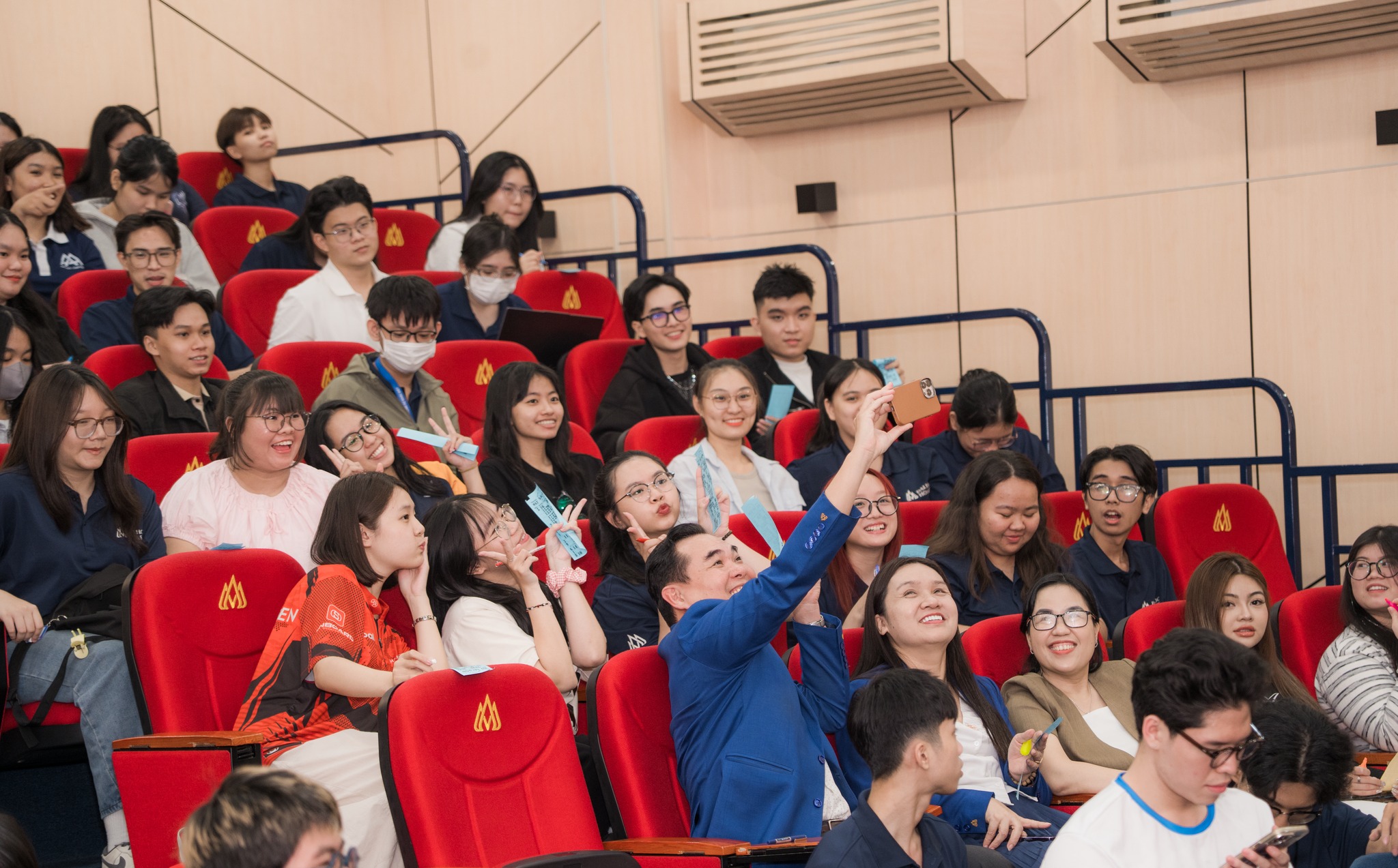 Ngành Tài chính Ngân hàng học trường nào? Top 10 trường đào tạo uy tín tại Việt Nam