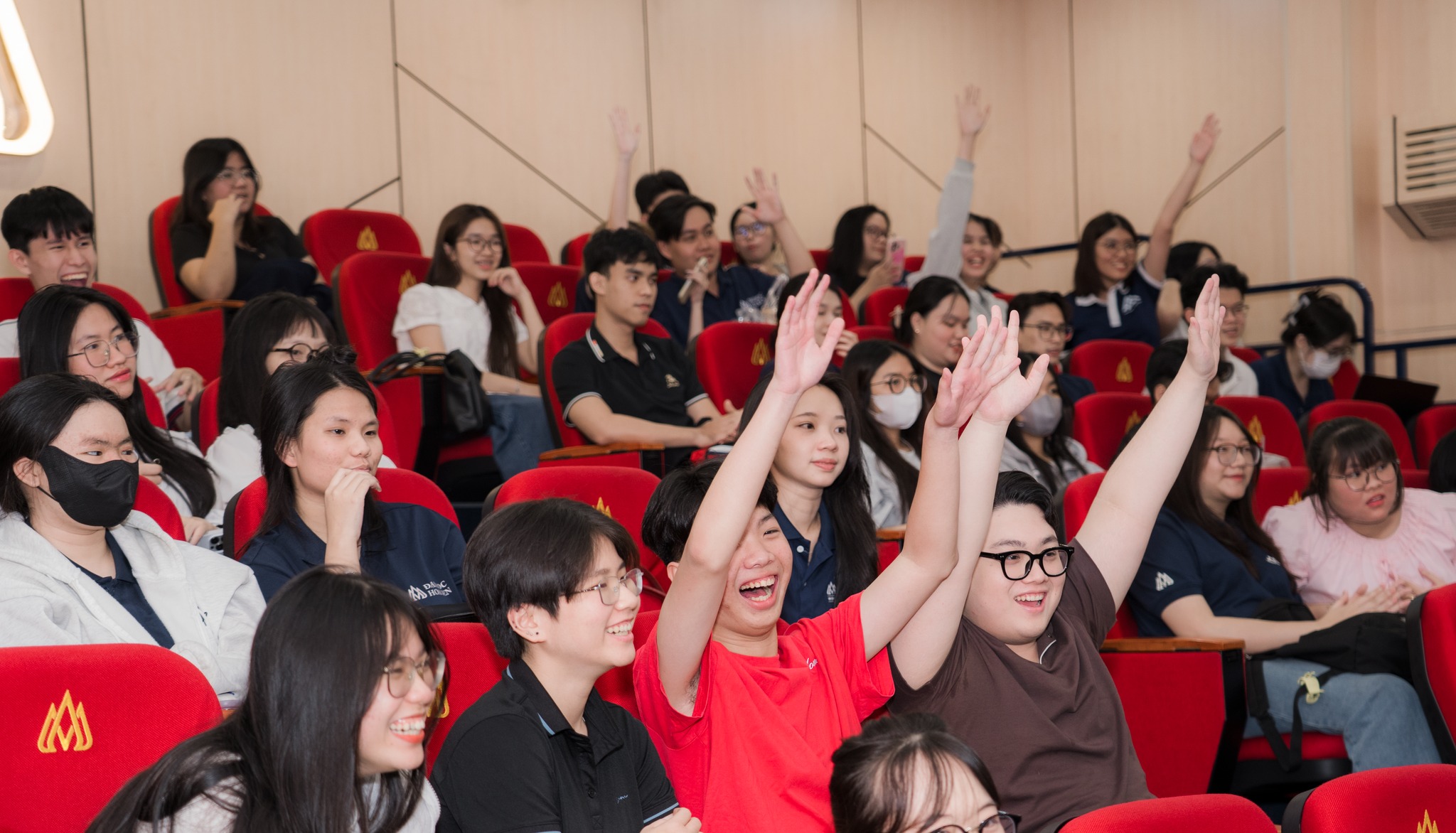 Ngành Tài chính Ngân hàng học trường nào? Top 10 trường đào tạo uy tín tại Việt Nam