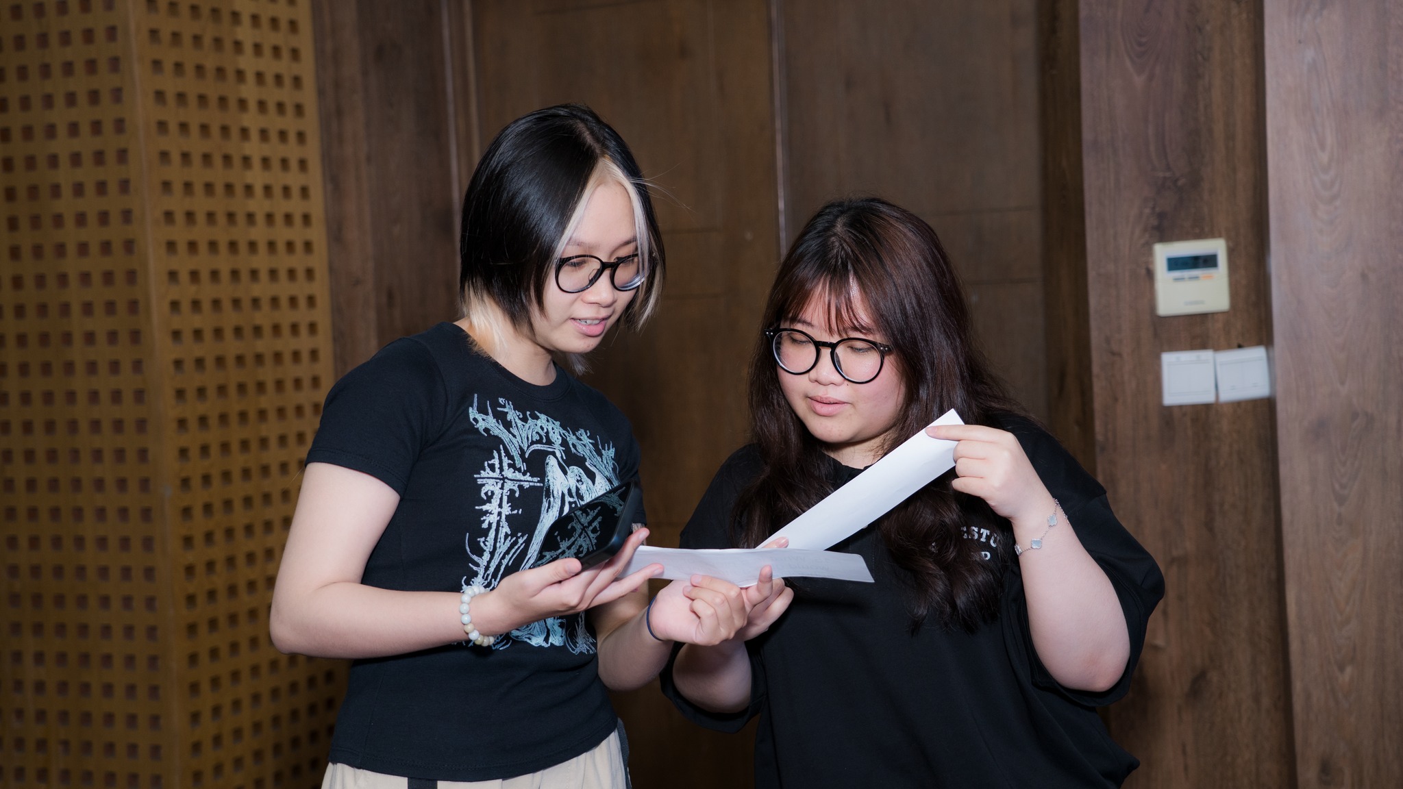 Nên học ngành Giảng dạy tiếng Anh hay Tiếng Anh thương mại và Truyền thông doanh nghiệp?