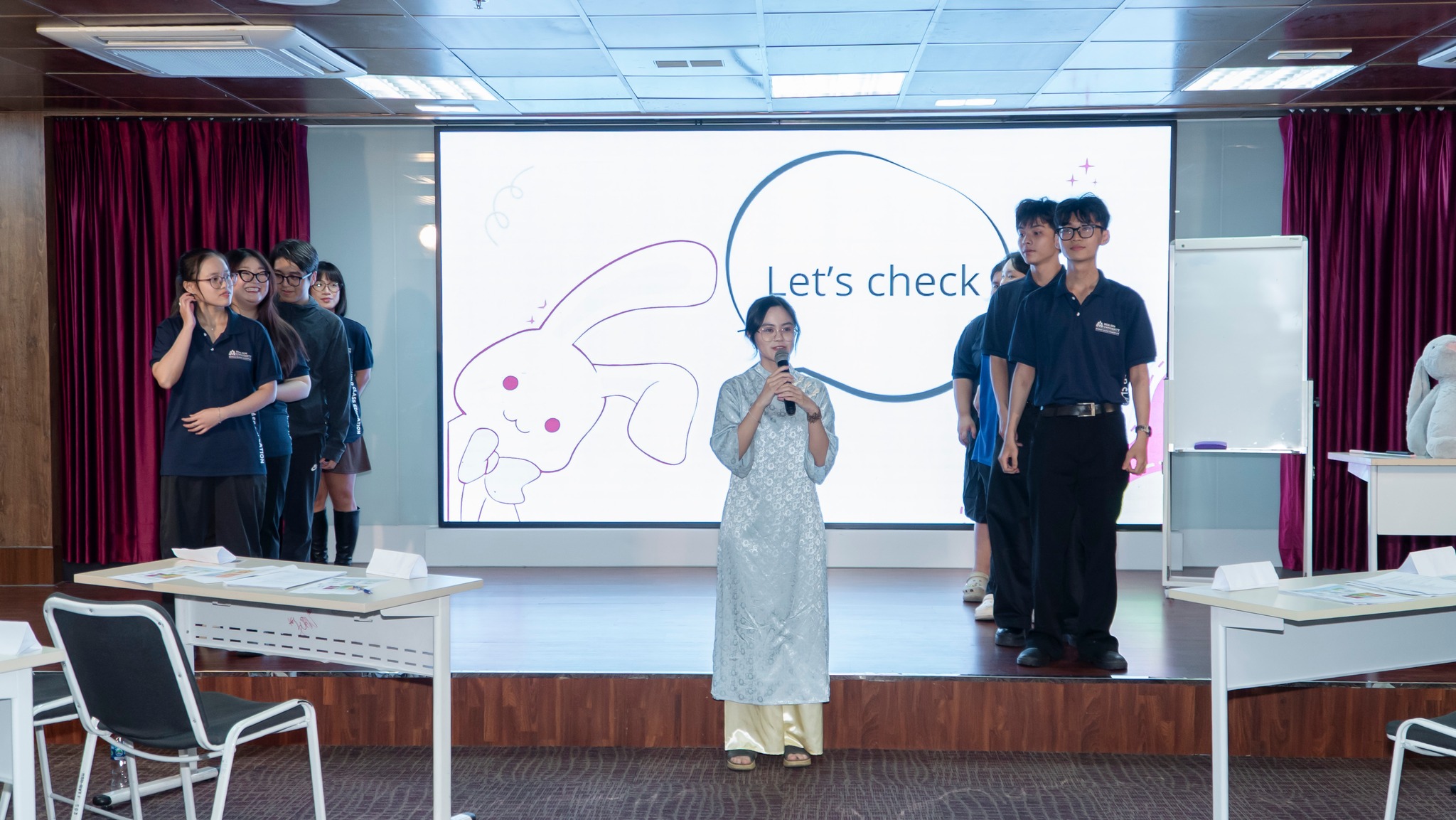 Ngành Giảng dạy Tiếng Anh là gì, lương có cao không?