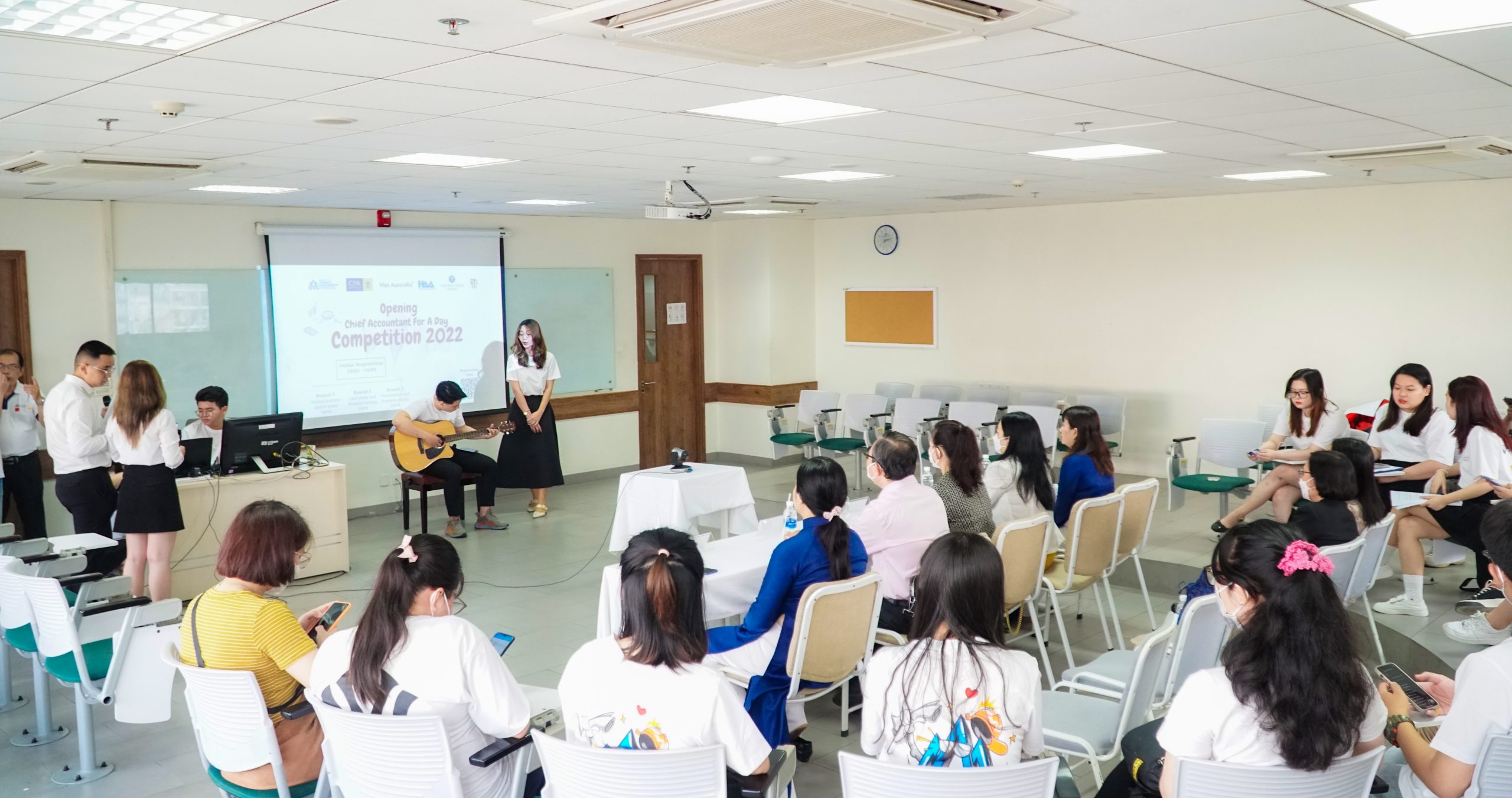 Ngành Kế toán – Kiểm toán: Học gì, ra làm gì, lương bao nhiêu?