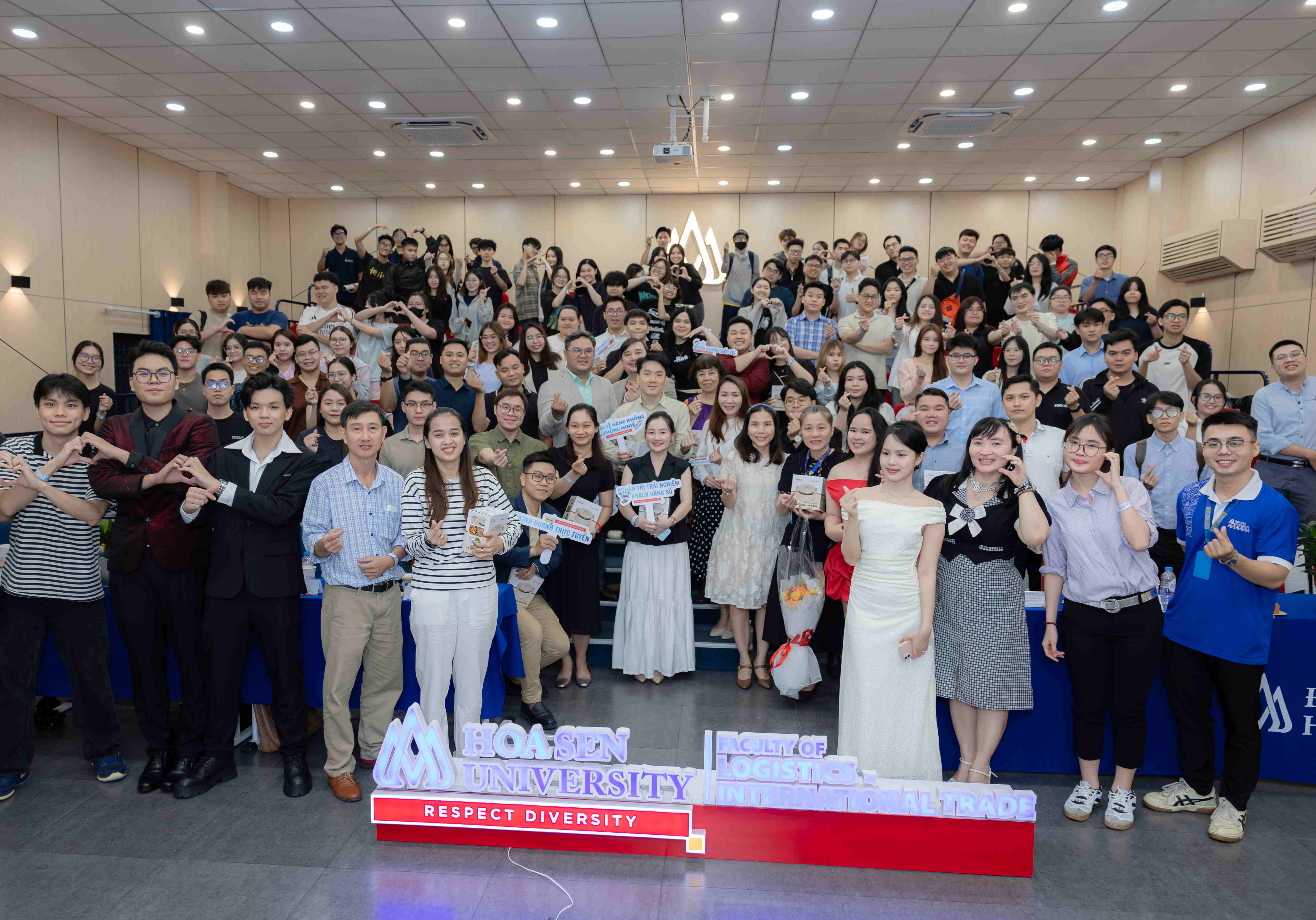 Ngành Kinh tế hàng không thông minh là gì? Học gì, lương bao nhiêu, cơ hội việc làm ra sao?