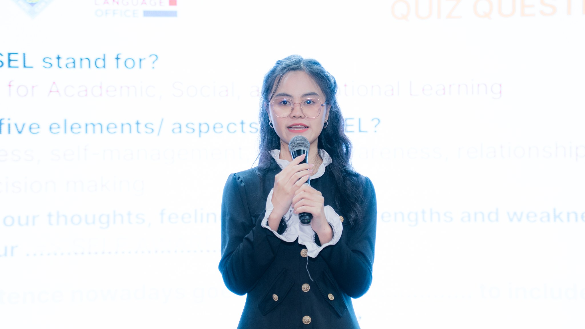 Tiếng Anh thương mại và Truyền thông doanh nghiệp: Học gì, lương bao nhiêu?