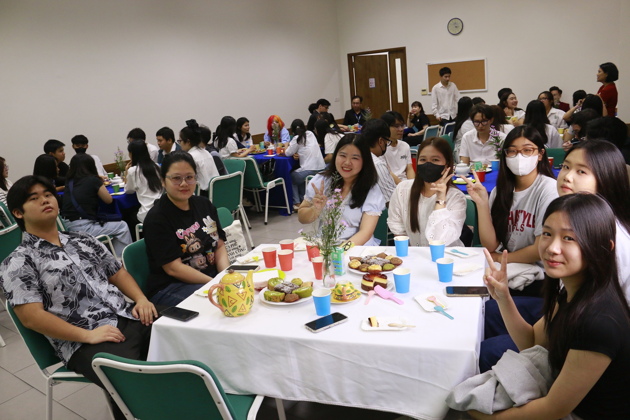 Tiếng Anh thương mại và Truyền thông doanh nghiệp: Học gì, lương bao nhiêu?