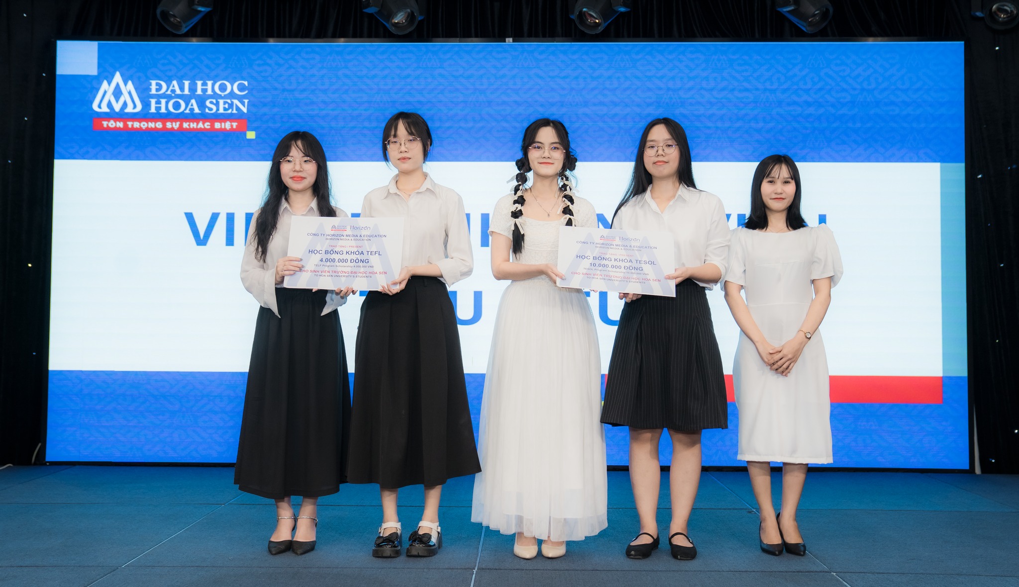 Tiếng Anh thương mại và Truyền thông doanh nghiệp: Học gì, lương bao nhiêu?