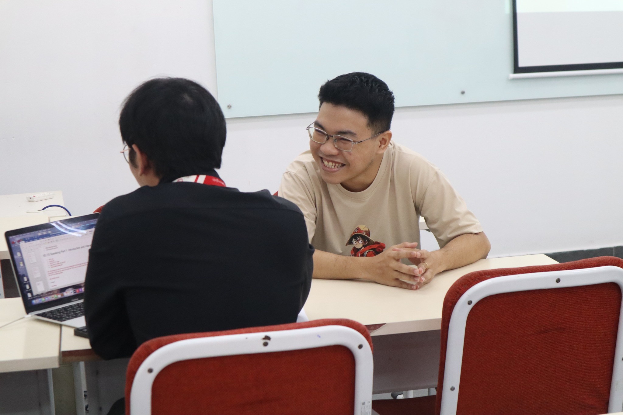 Tiếng Anh thương mại và Truyền thông doanh nghiệp: Học gì, lương bao nhiêu?