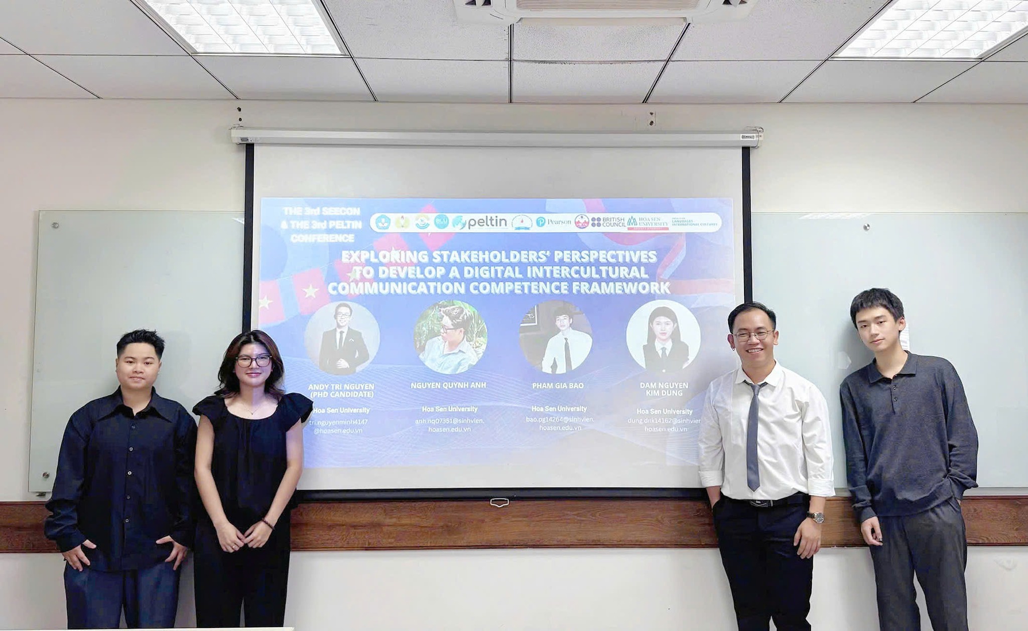 Tiếng Anh thương mại và Truyền thông doanh nghiệp: Học gì, lương bao nhiêu?