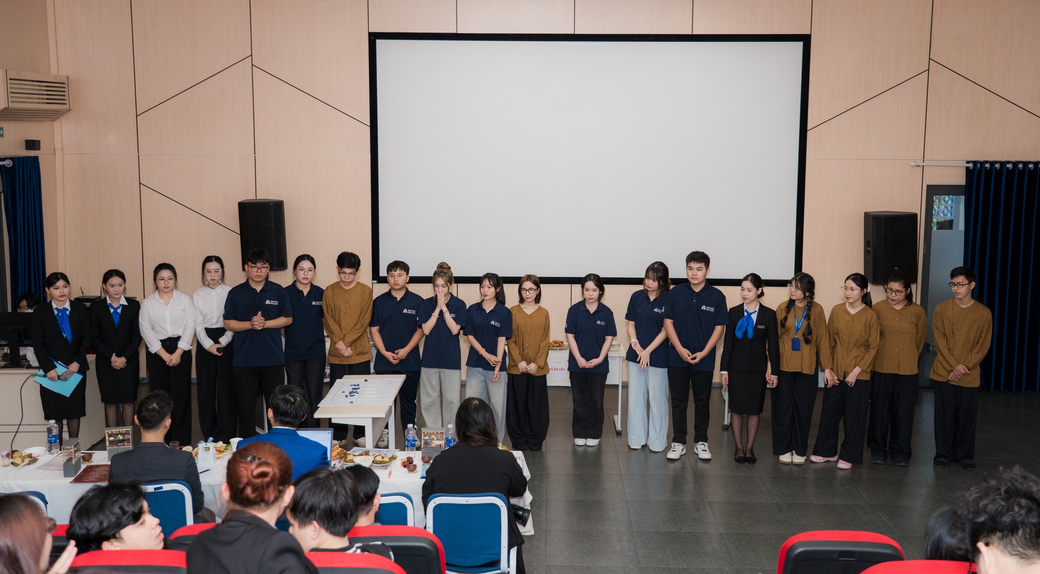 Ngành quản trị khách sạn thi khối nào? Tổng hợp môn xét tuyển