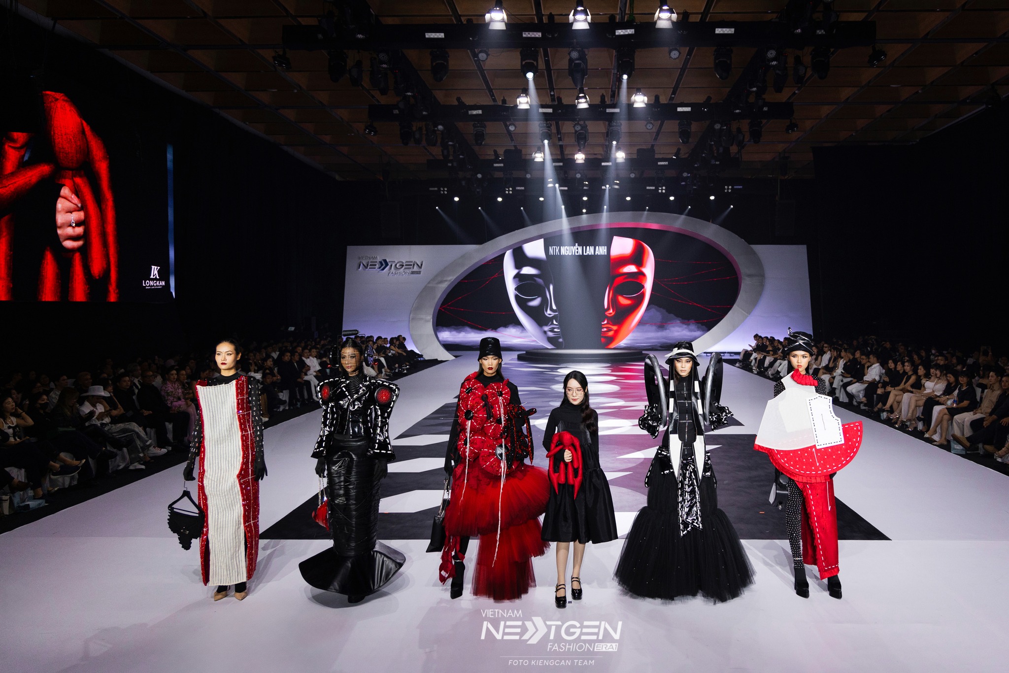 Nên học Thiết kế thời trang hay Kinh doanh thời trang?