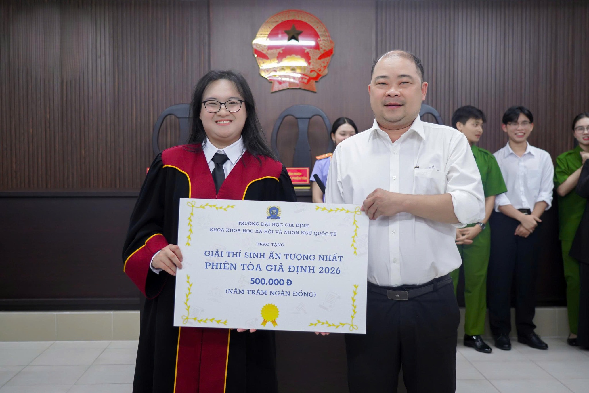 Sinh viên HSU giành nhiều giải thưởng tại cuộc thi “Phiên tòa giả định 2026: Tour Law NHG”