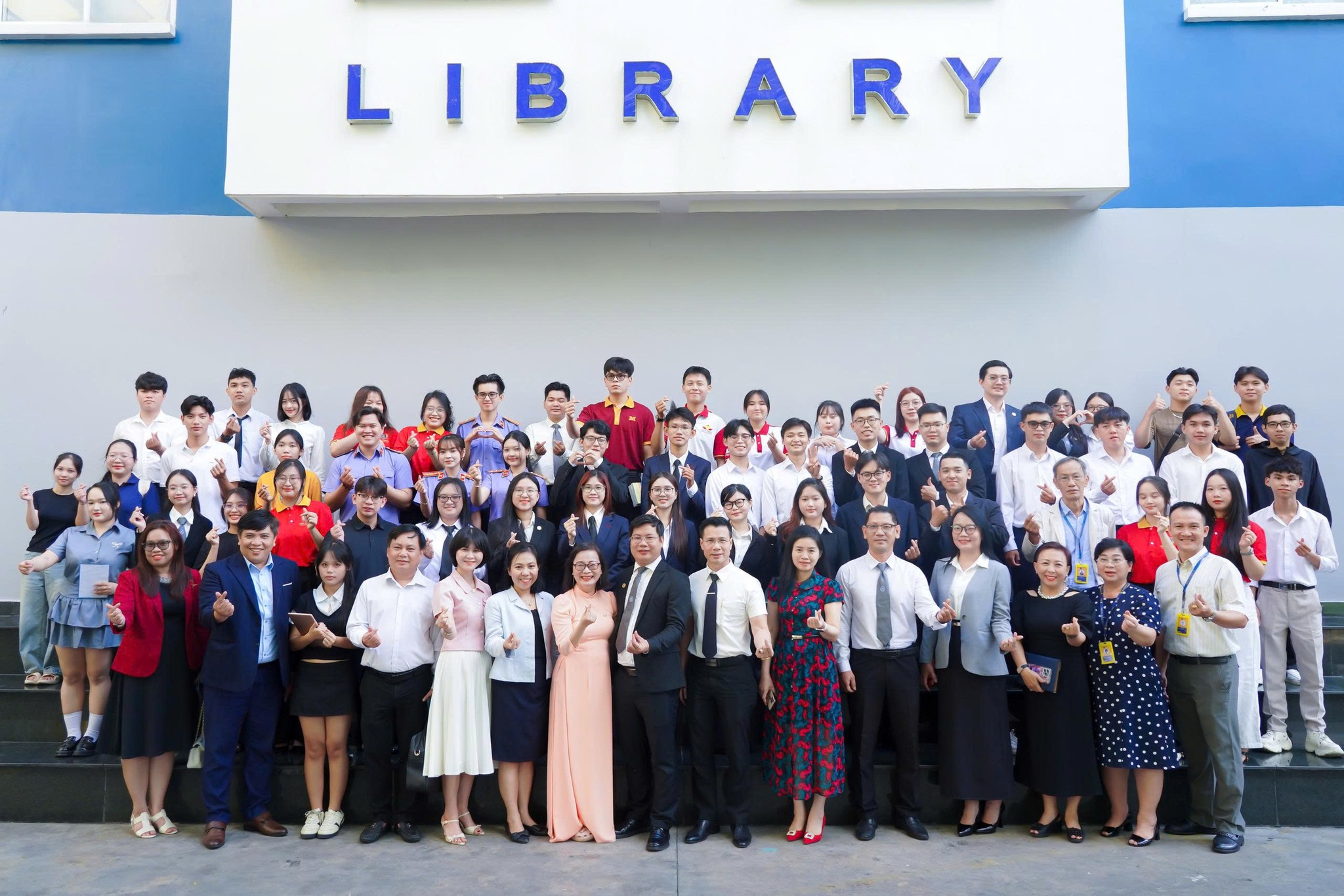 Sinh viên HSU giành nhiều giải thưởng tại cuộc thi “Phiên tòa giả định 2026: Tour Law NHG”