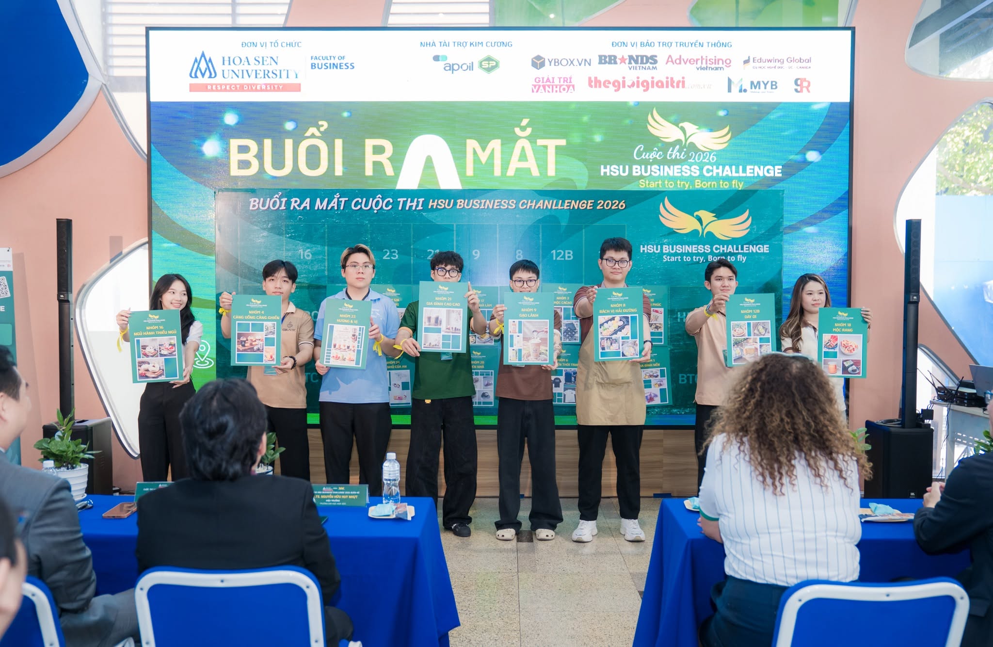 Cơ hội việc làm ngành Quản trị kinh doanh thời đại AI: Học gì để dẫn đầu thị trường lao động?