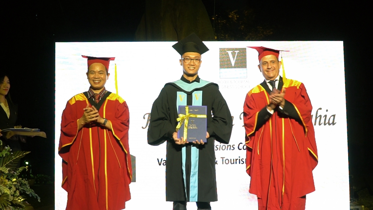 Đại học Hoa Sen trao bằng cử nhân chương trình Vatel