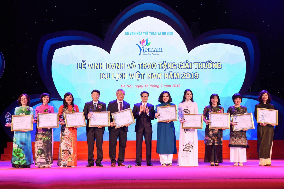 Trường ĐH Hoa Sen được vinh danh Cơ sở đào tạo nguồn nhân lực du lịch tiêu biểu của Việt Nam