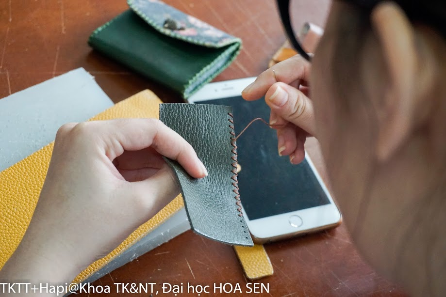 Khoa Thiết kế DH Hoa Sen tổ chức workshop Handmade Leather – thương hiệu Hapi