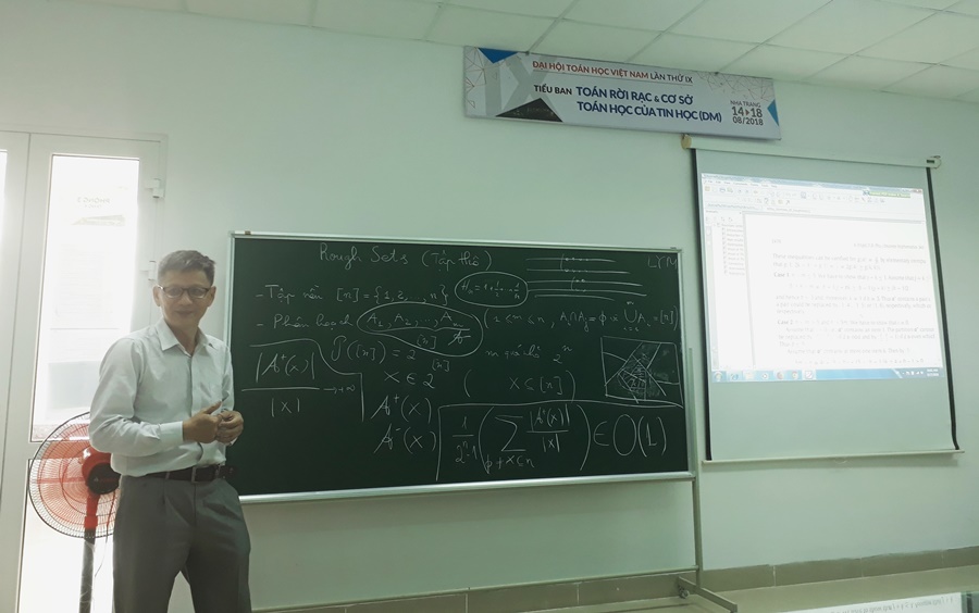 pgs-ts-tran-dan-collection-of-school-daily-hoc-hoa-lotus-participating-in-daily-hoi-toan-school-2