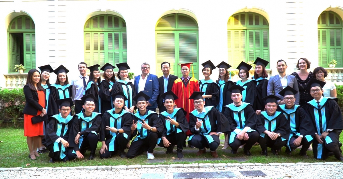 Sinh viên Vatel trường Đại học Hoa Sen được làm lễ tốt nghiệp tại TLSQ Pháp
