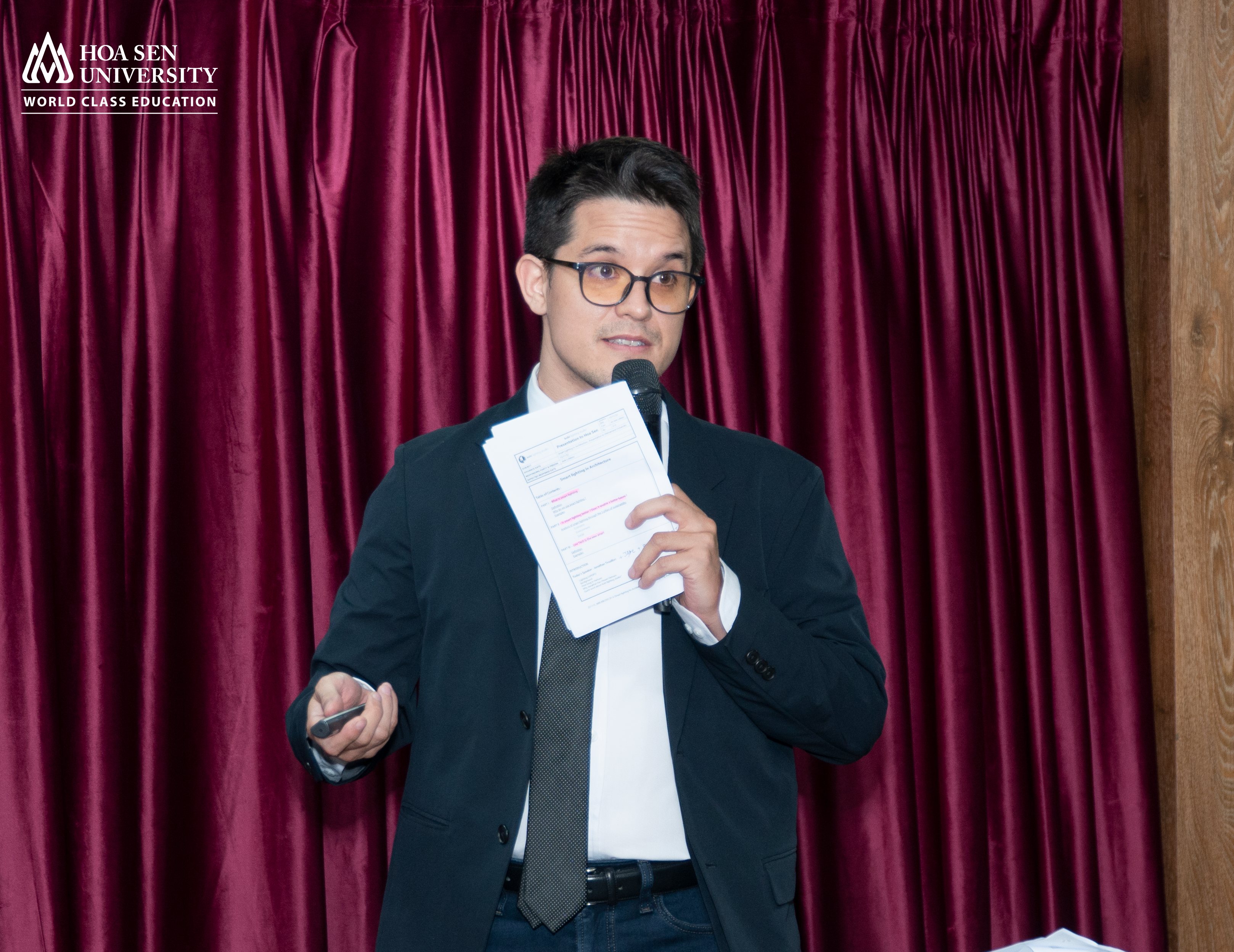 Ông Jonathan TROUILLON - Giám đốc Kobi Lighting Studio tại Việt Nam.