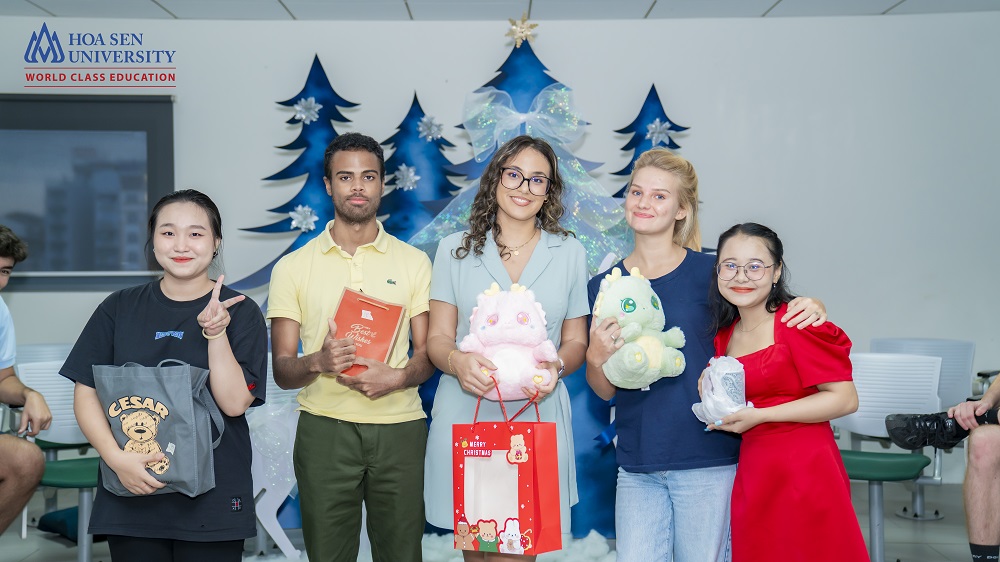 3 3 A series of warm Christmas activities of HSU students