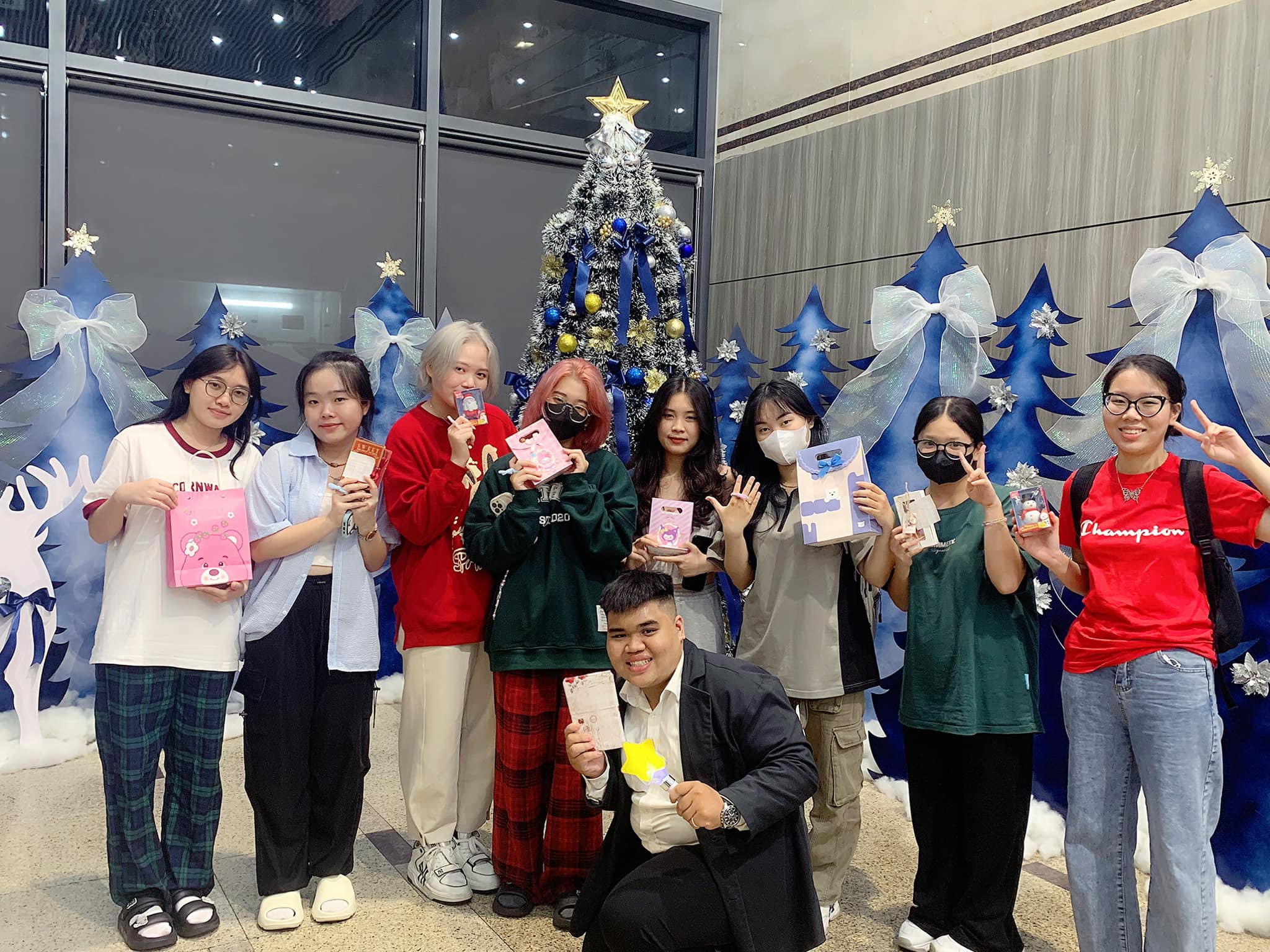 Law A series of warm Christmas activities of HSU students