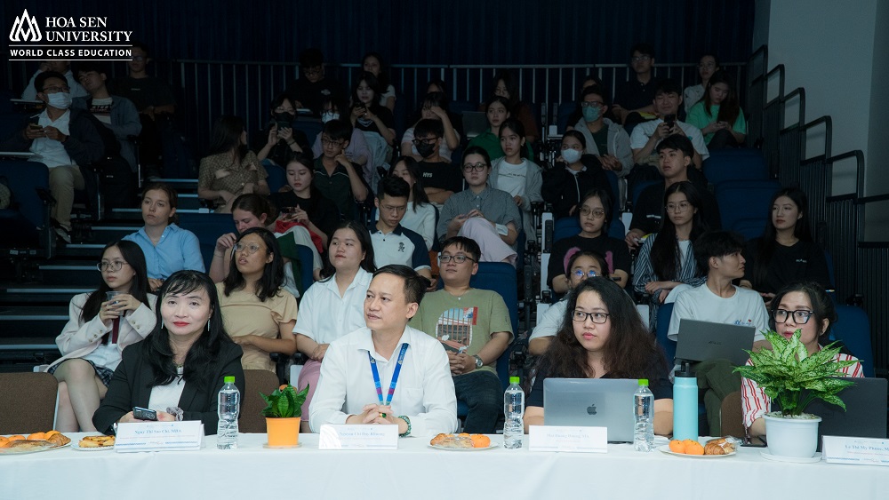 Sinh viên HSU trao đổi về toàn cầu hóa 4.0 cùng chuyên gia từ Pháp 4 MAX9782 Sinh viên HSU trao đổi về toàn cầu hóa 4.0 cùng chuyên gia từ Pháp