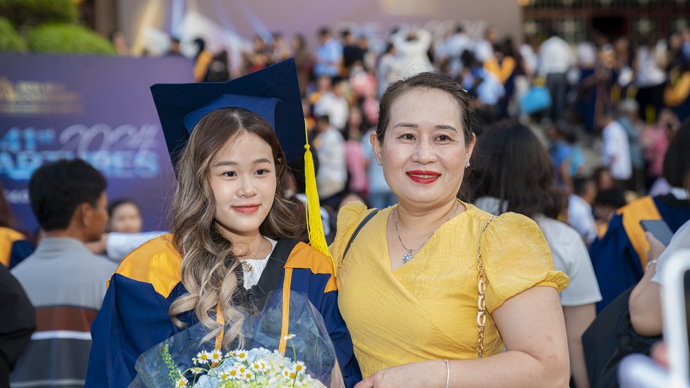 Những khoảnh khắc ấn tượng tại Lễ tốt nghiệp 41 của sinh viên HSU 9 1 2 1 Những khoảnh khắc ấn tượng tại Lễ tốt nghiệp 41 của sinh viên HSU