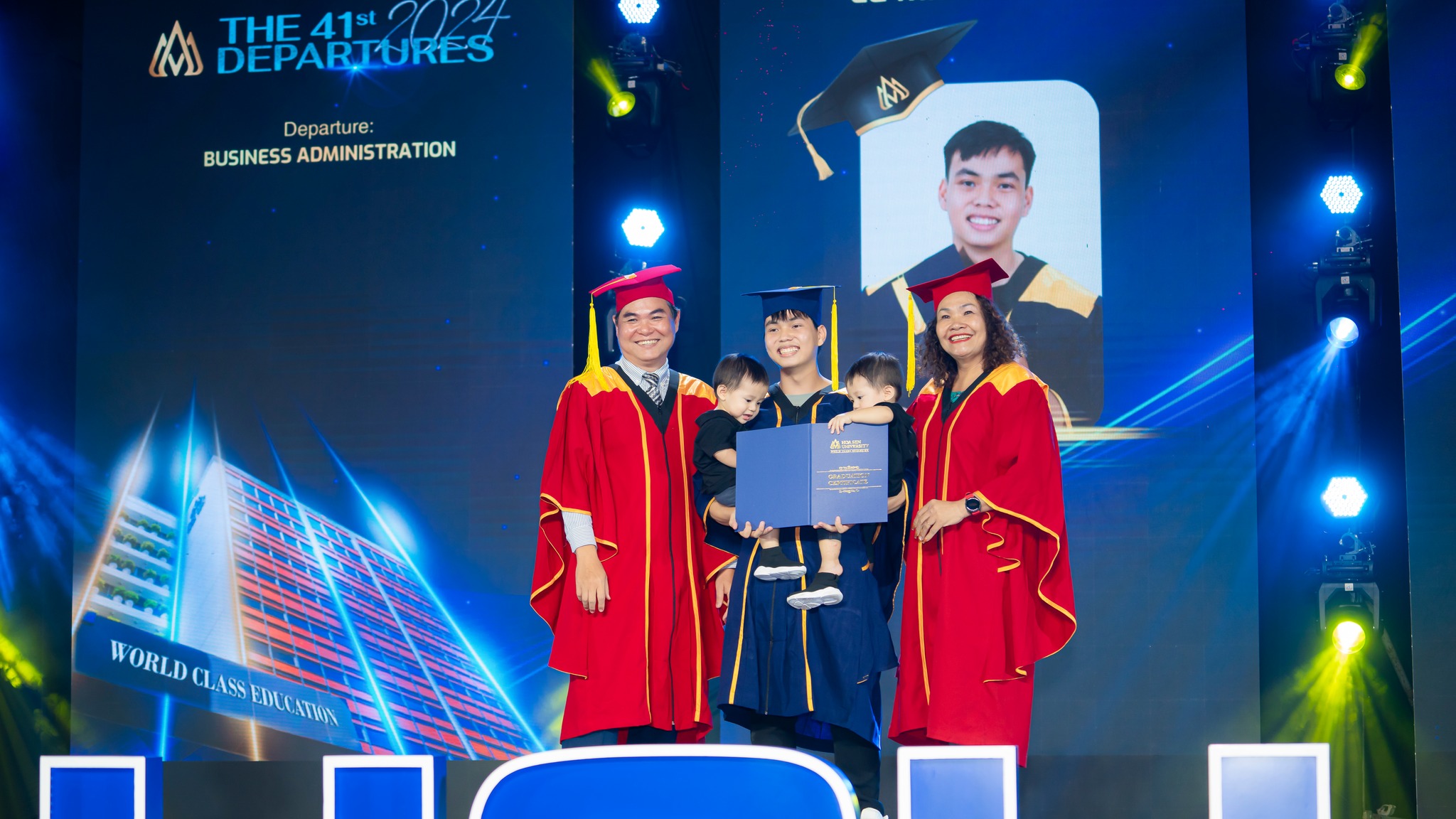 Những khoảnh khắc ấn tượng tại Lễ tốt nghiệp 41 của sinh viên HSU 7 429654298 285768714533299 7061804824691337970 n Những khoảnh khắc ấn tượng tại Lễ tốt nghiệp 41 của sinh viên HSU