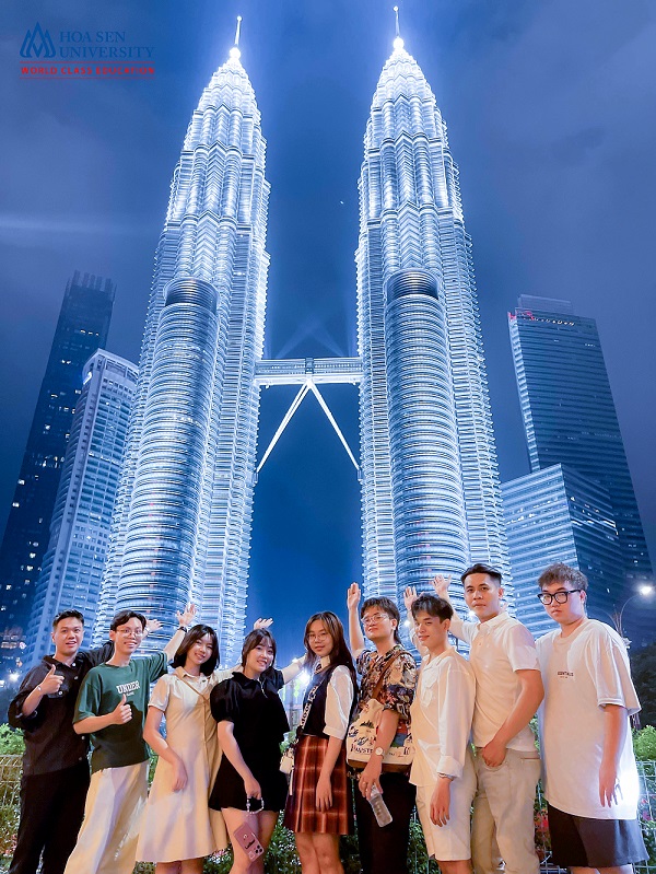 Thap doi 2 Hoa Sen Go Global chính thức khởi động chuyến đi đầu tiên tại Malaysia
