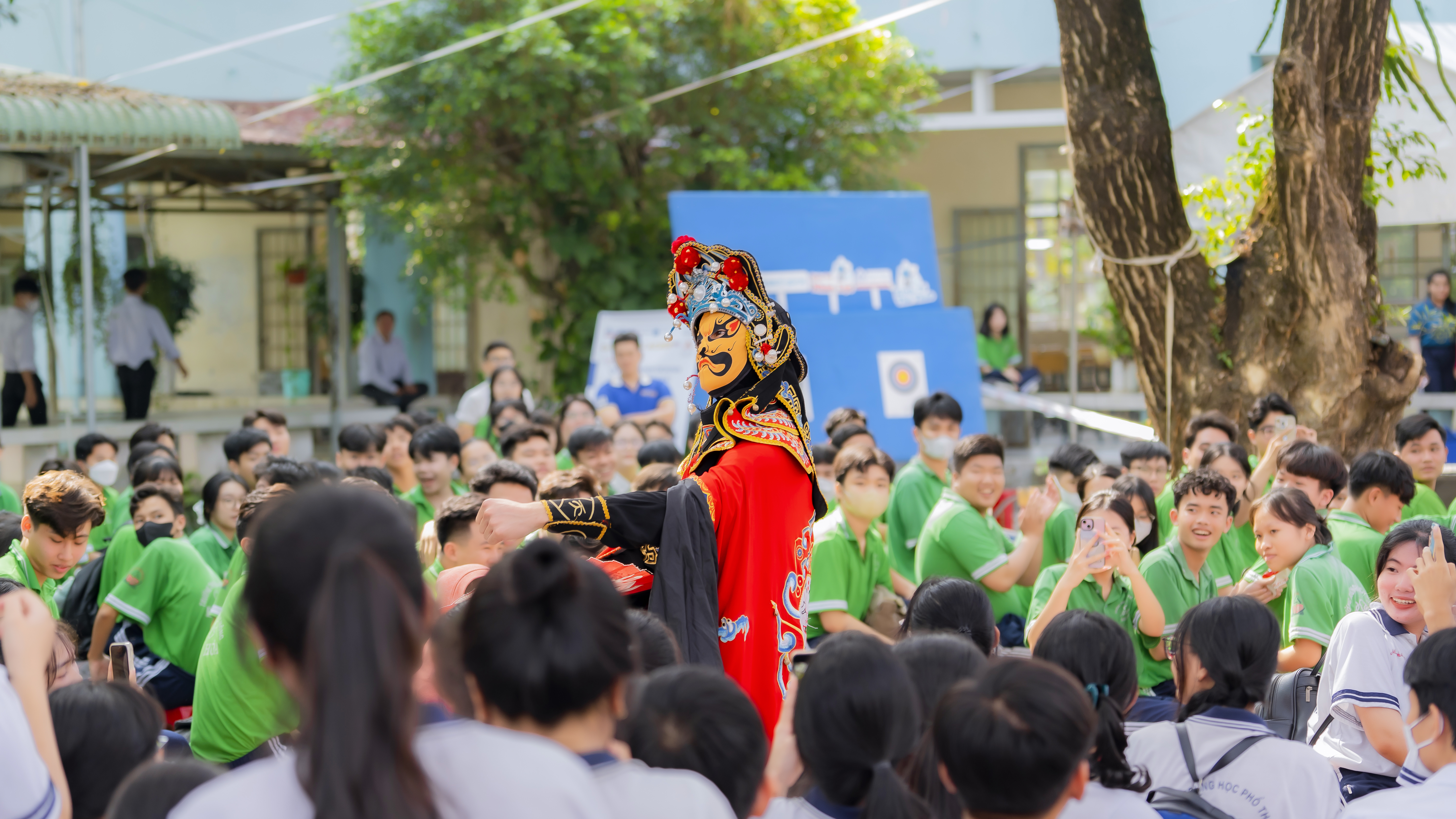 Hơn 2000 học sinh tại Long An trải nghiệm một ngày làm sinh viên Hoa Sen