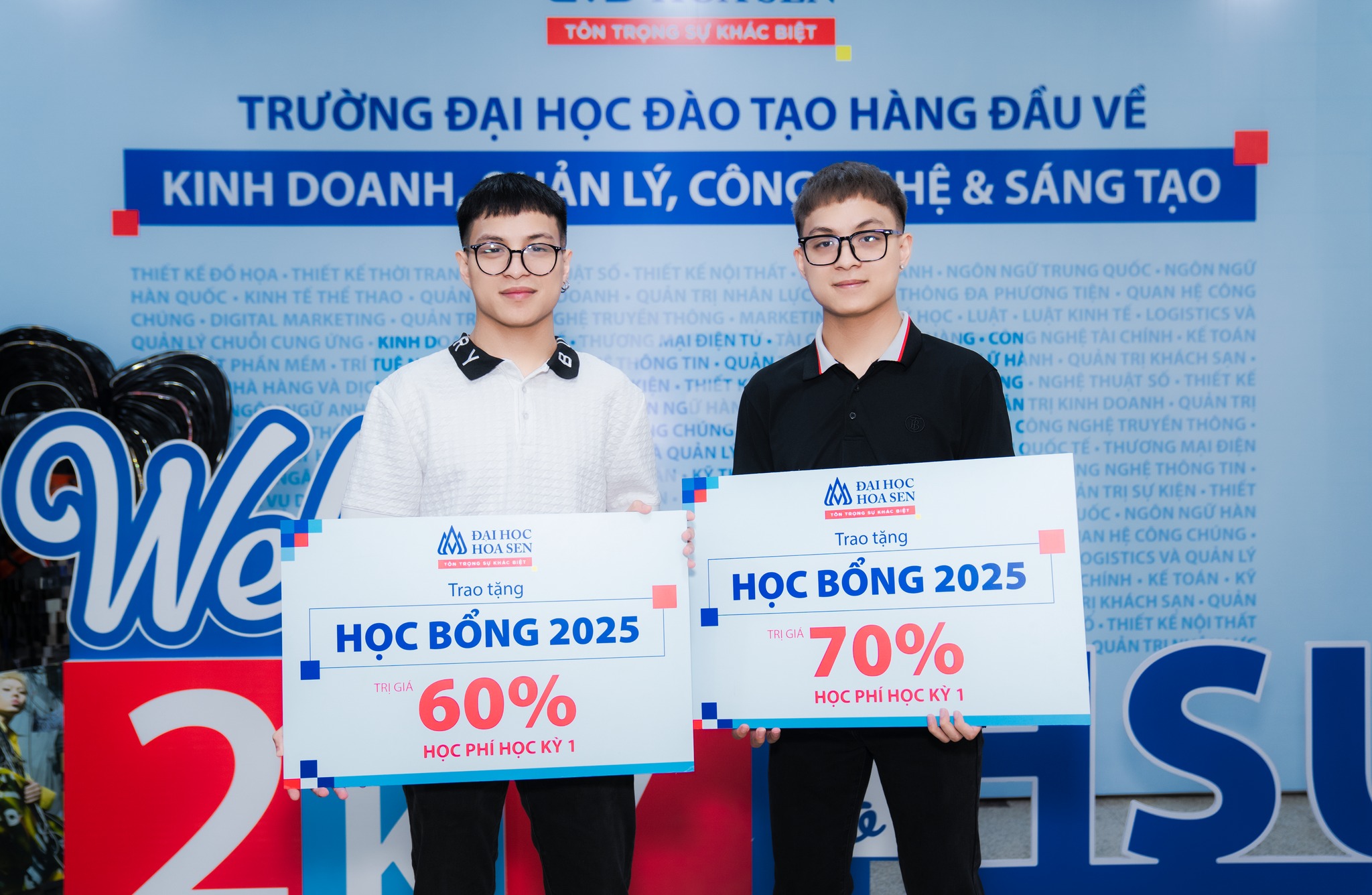 Hai bạn nhận đồng thời học bổng Thí sinh Xuất sắc và Học bổng ngành