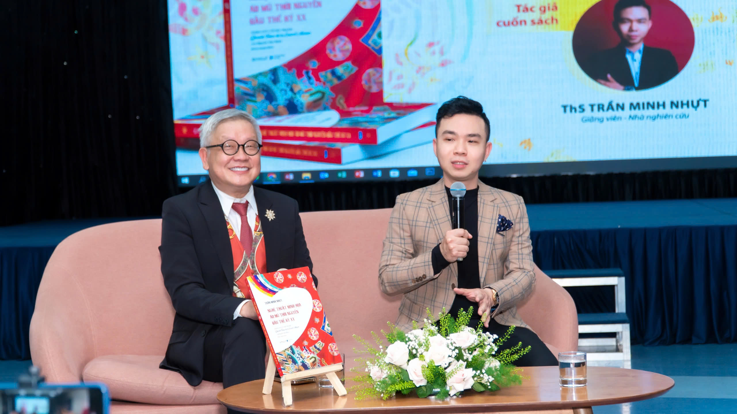 ThS Minh Nhựt trong buổi ra mắt cuốn sách đầu tay