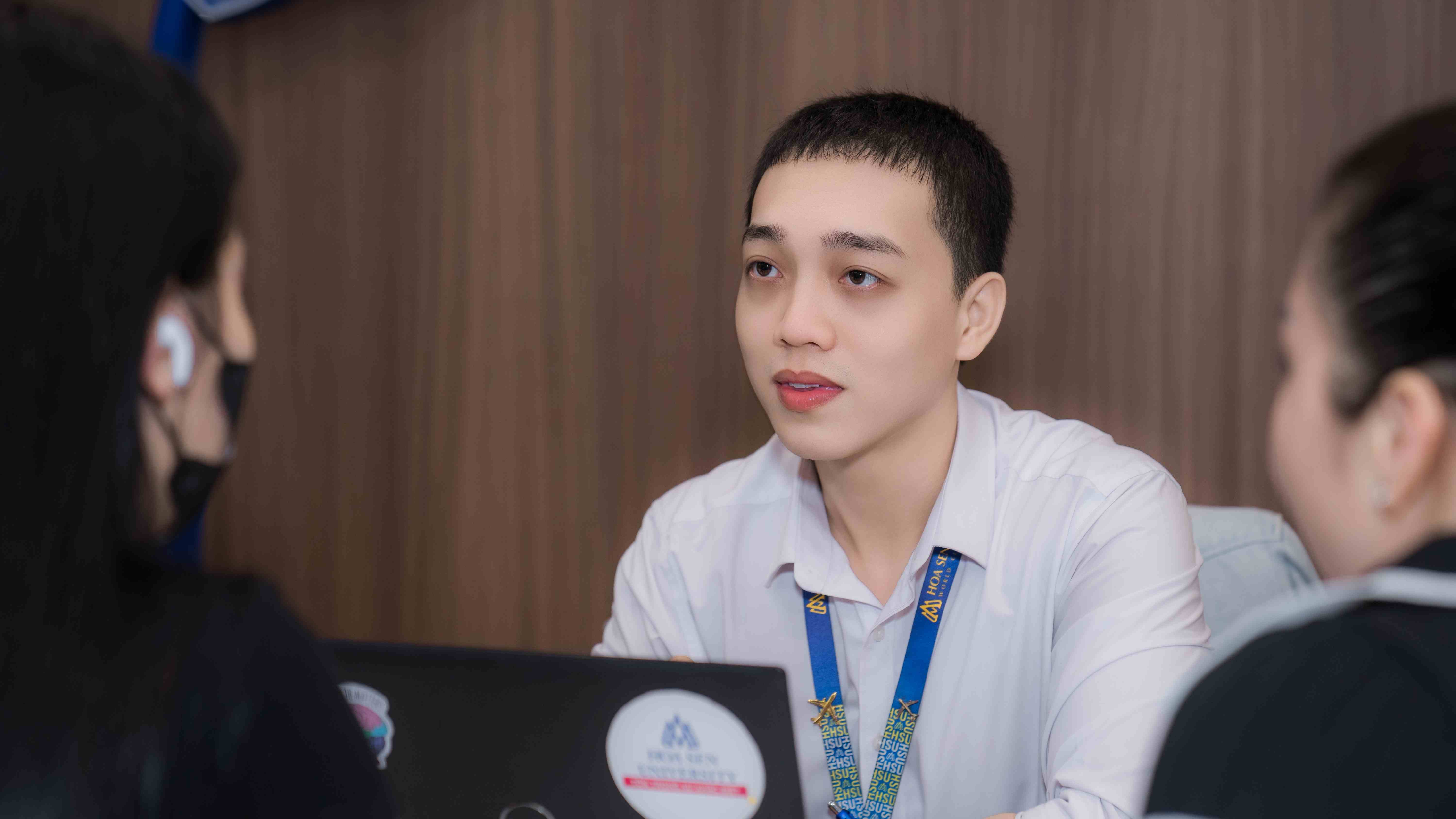 hoc bong tuyen sinh 2025