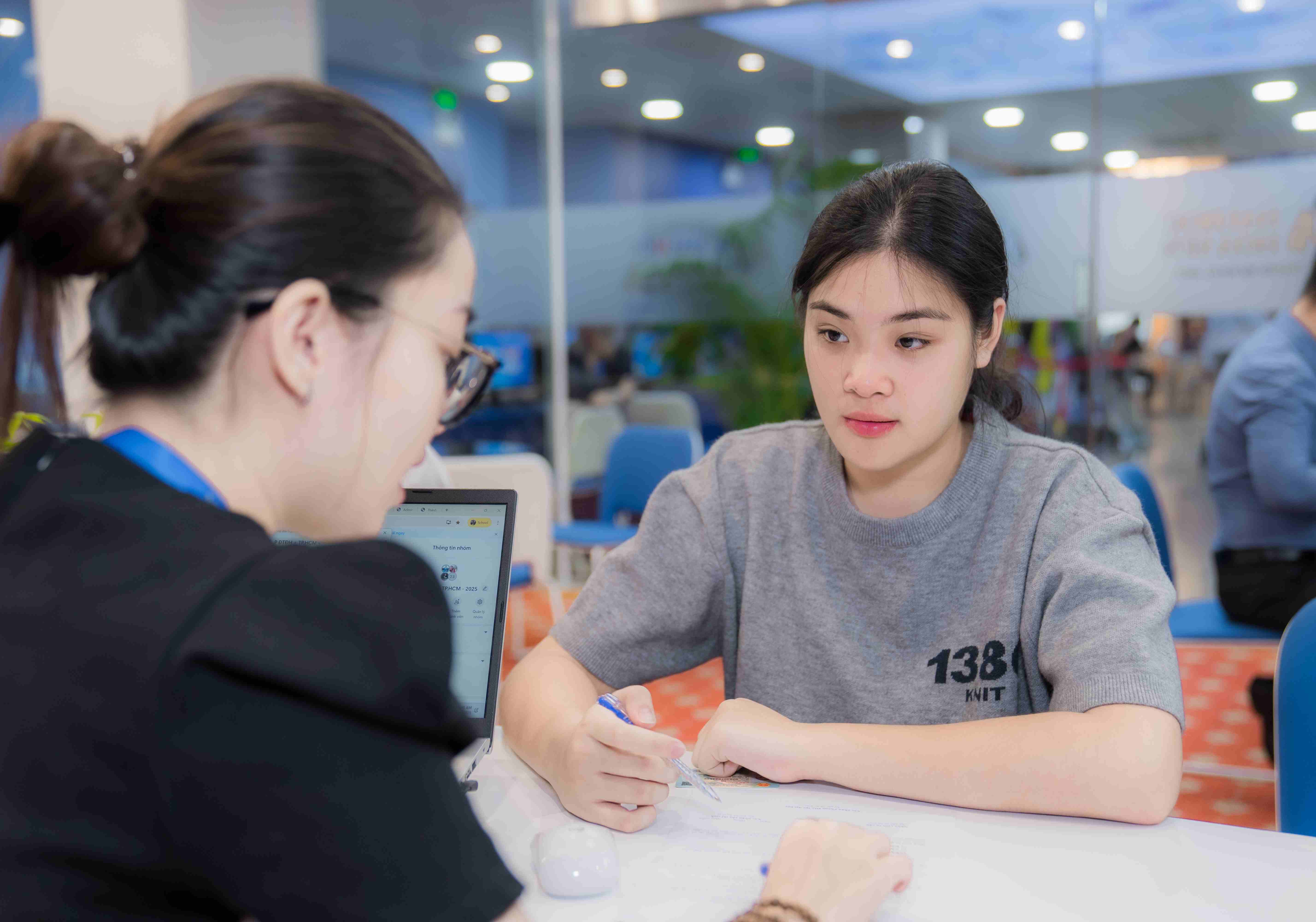 Xét tuyển học bạ HSU 2025