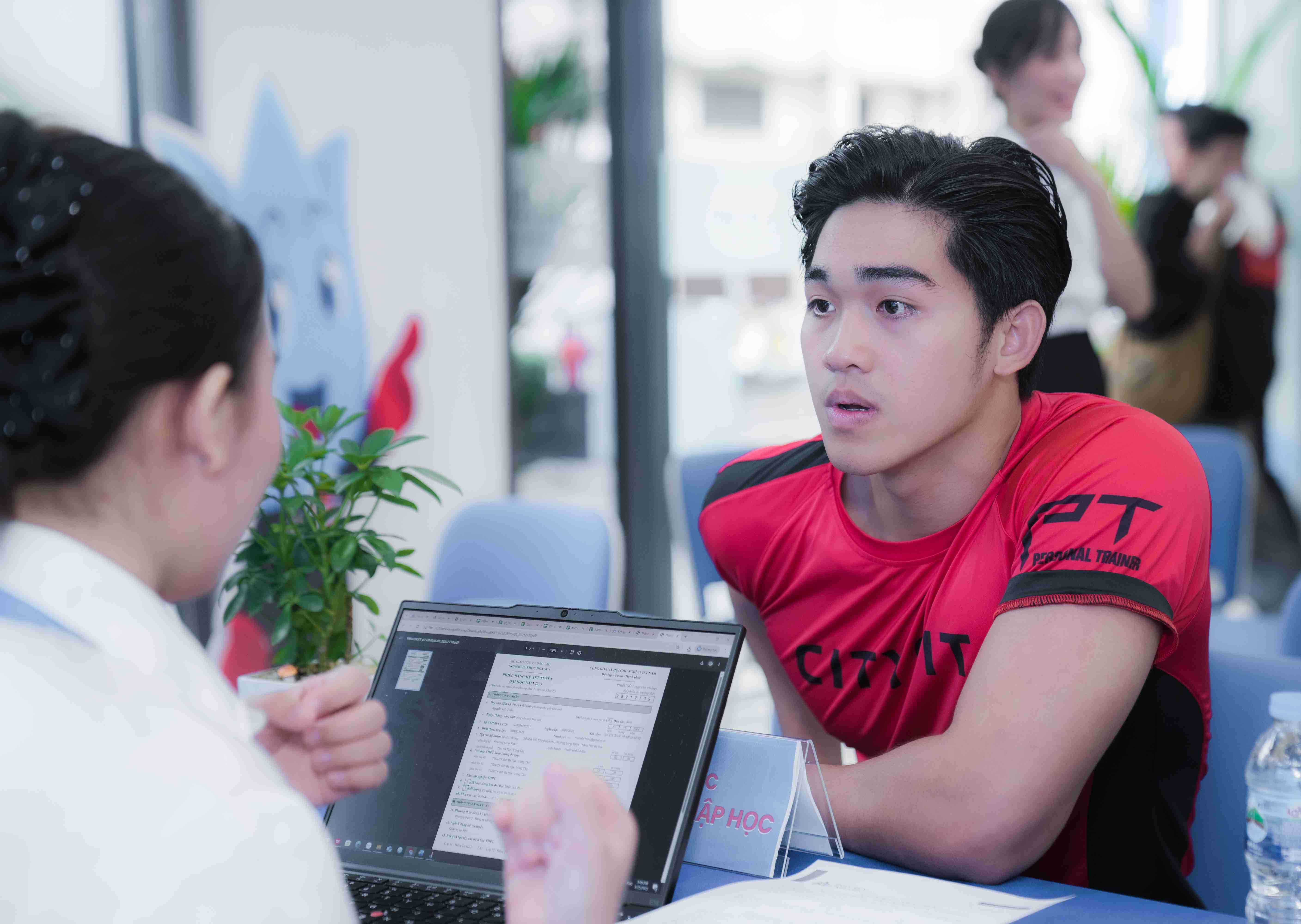 Xét tuyển học bạ HSU 2025