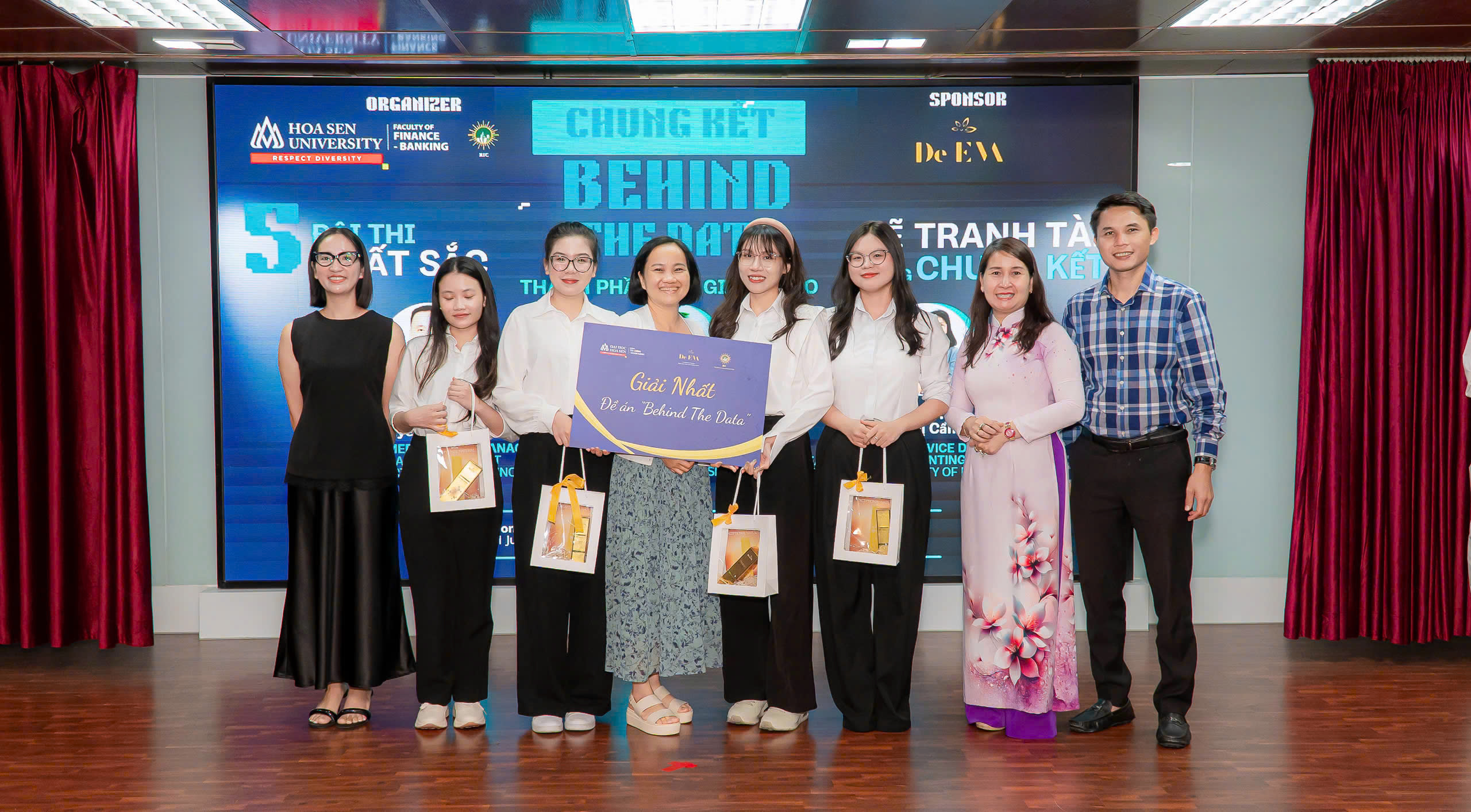 Mỹ Uyên là Quán quân cuộc thi “Behind the data 2025”