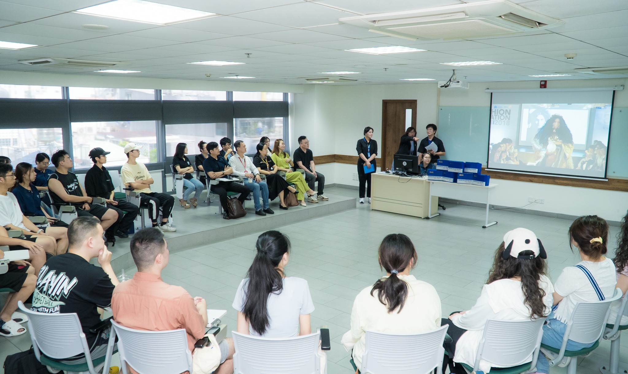 Toàn cảnh buổi giao lưu