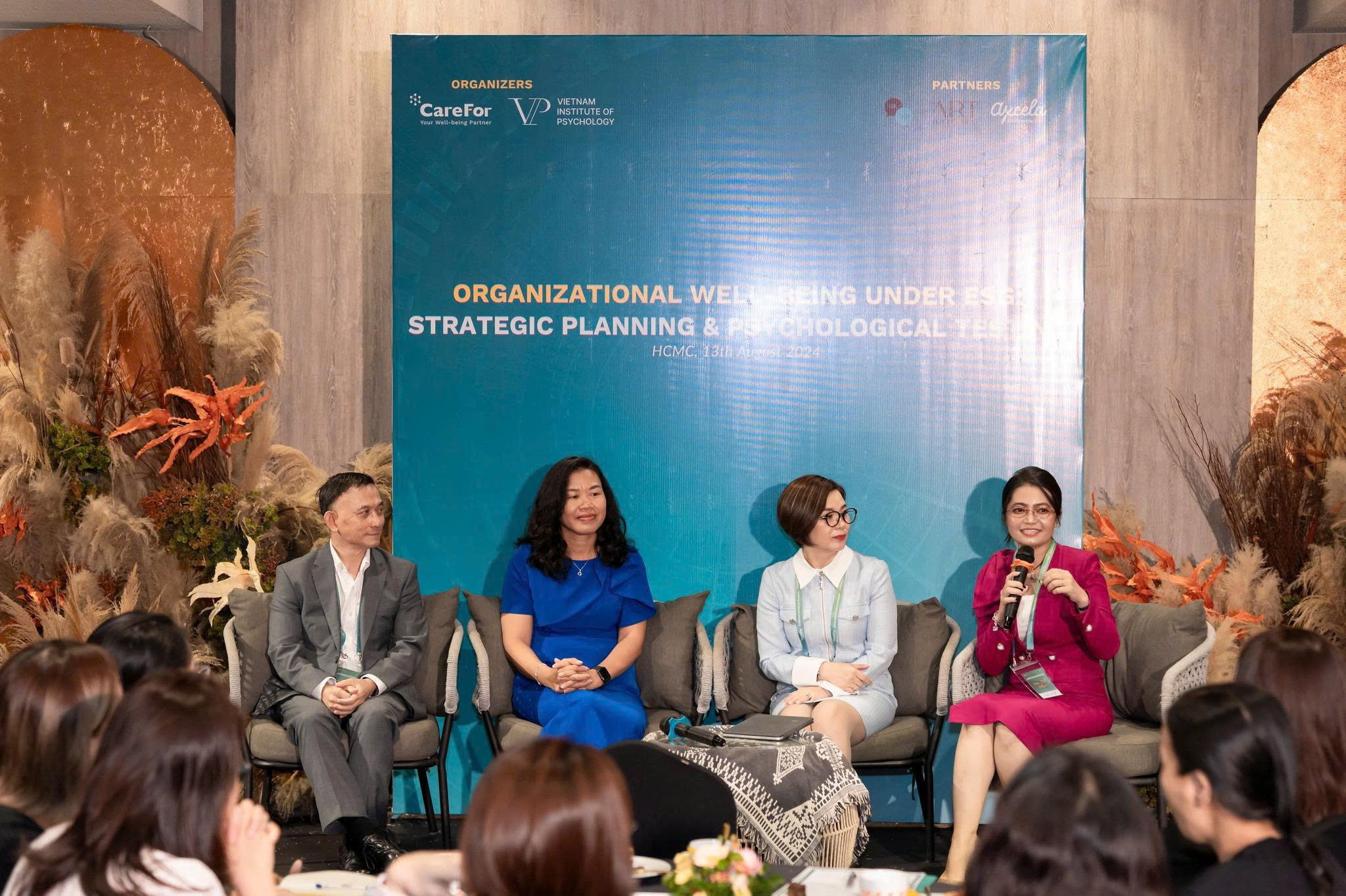 ThS Dạ Thi trong phiên chia sẻ Well-being trong tổ chức cho các CEO và Giám đốc nhân sự tại các tập đoàn đa quốc gia