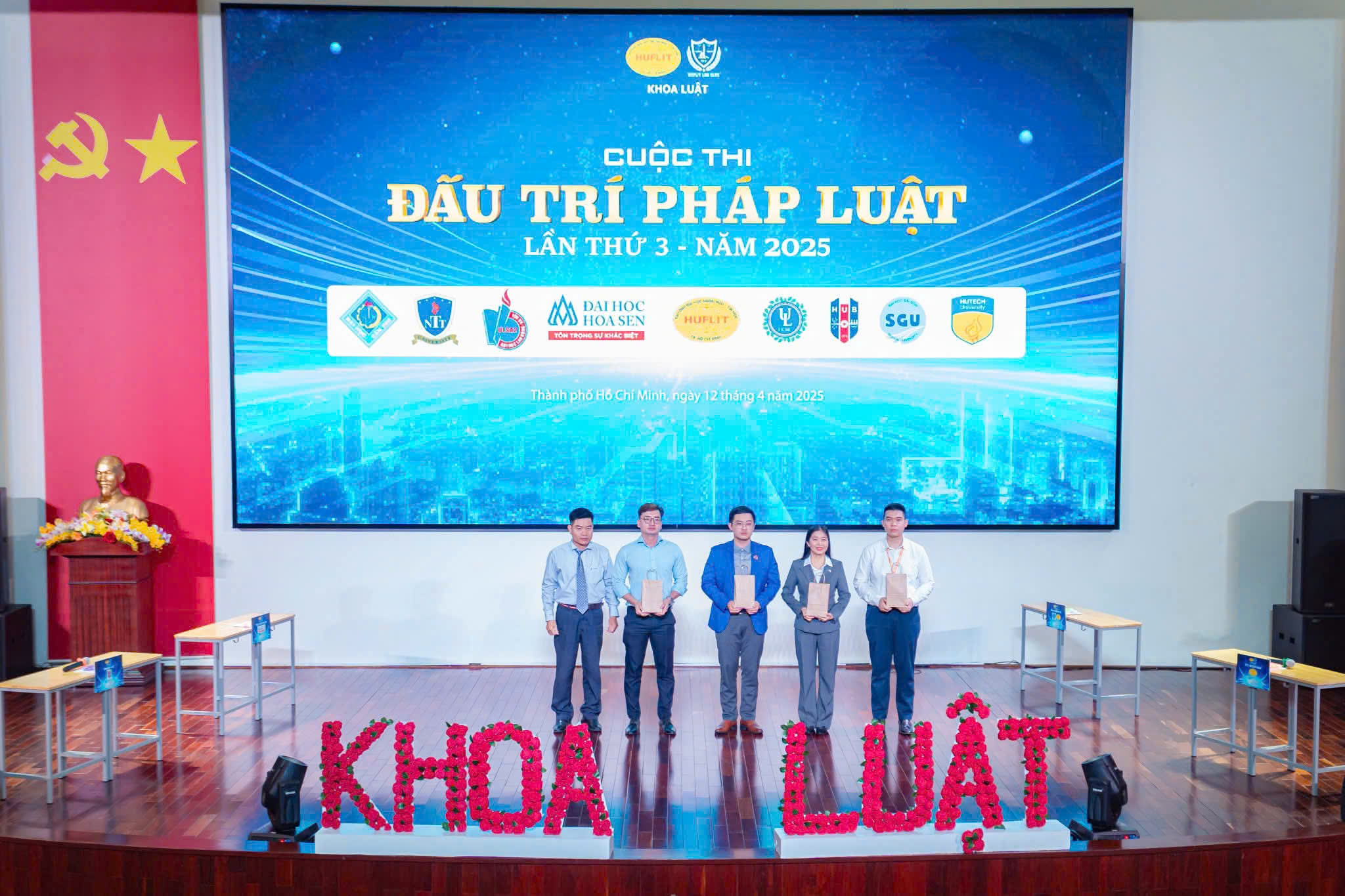 ThS, Luật sư Phạm Bá Thiên đã dẫn dắt sinh viên ngành Luật Kinh tế giành giải Ba cuộc thi Đấu trí dân luật tại HUFLIT