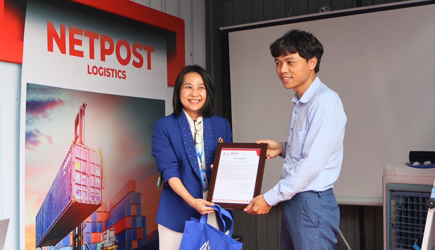 Cô Tú Phương gửi thư cảm ơn đến Ông Xuân Biển - Phó Tổng Giám Đốc NETPOST