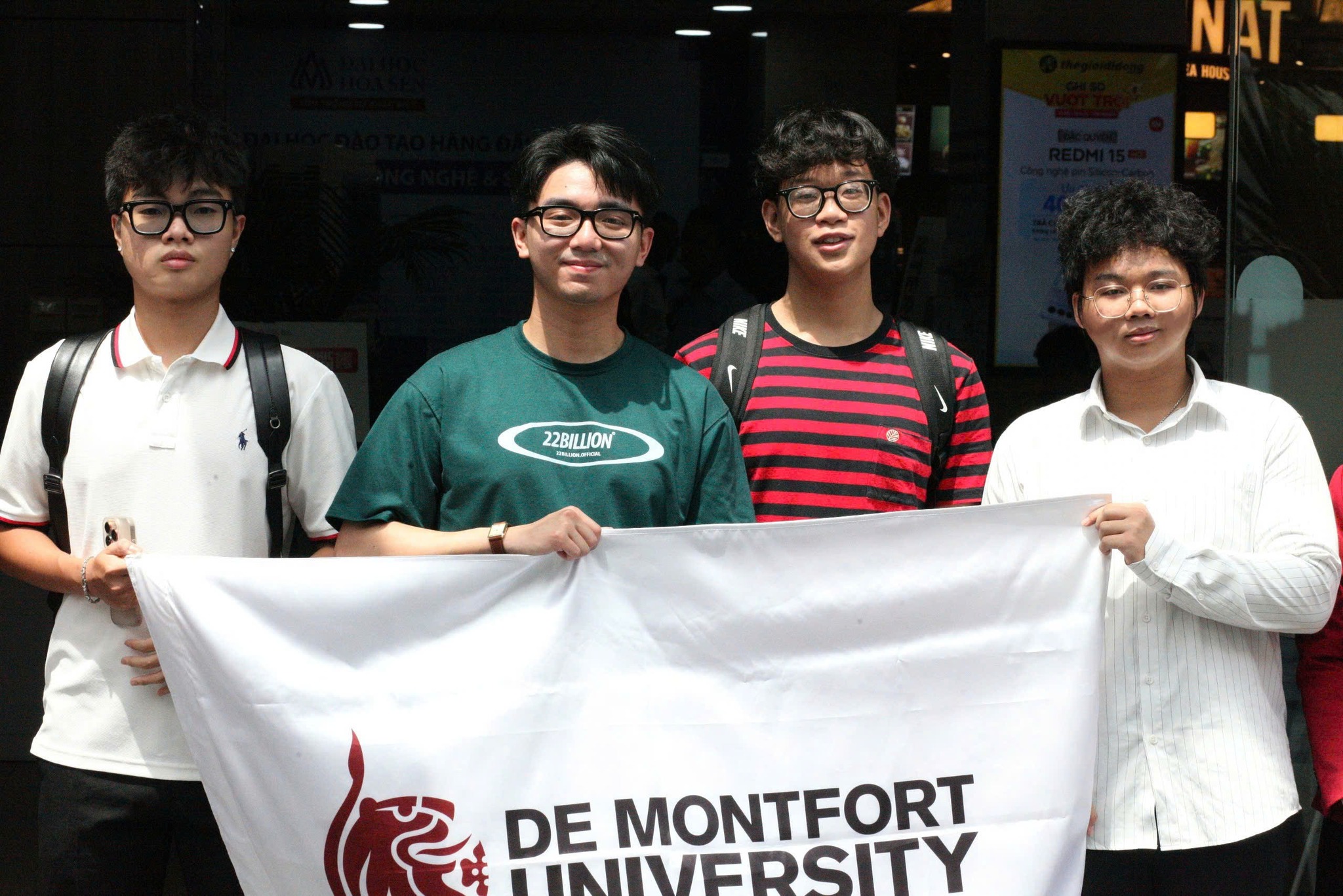 Các bạn tân sinh viên trong chuyến đi tham quan tại NETPOST