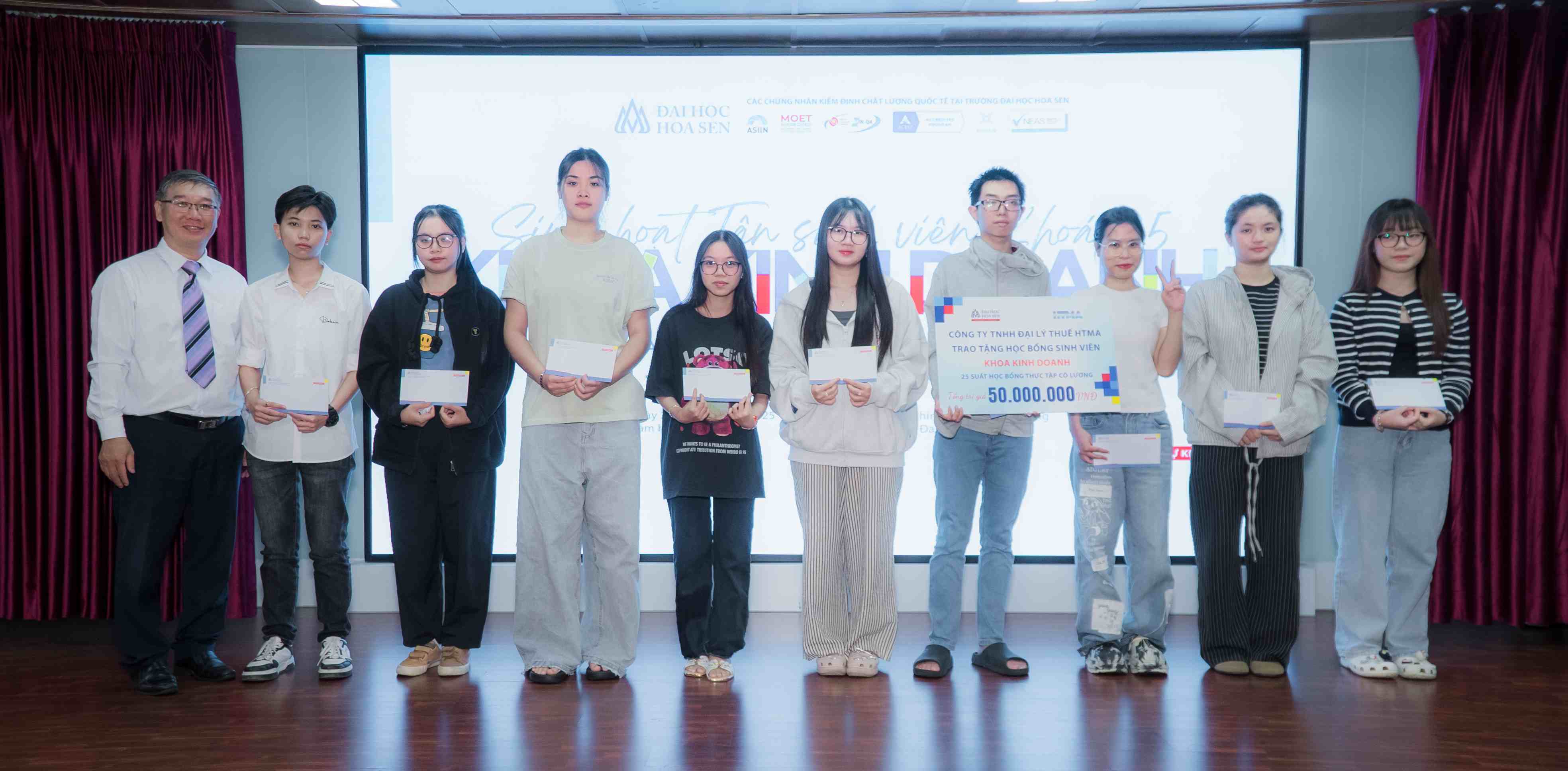 Tuần lễ chào đón Tân sinh viên K25 Khoa Kinh doanh