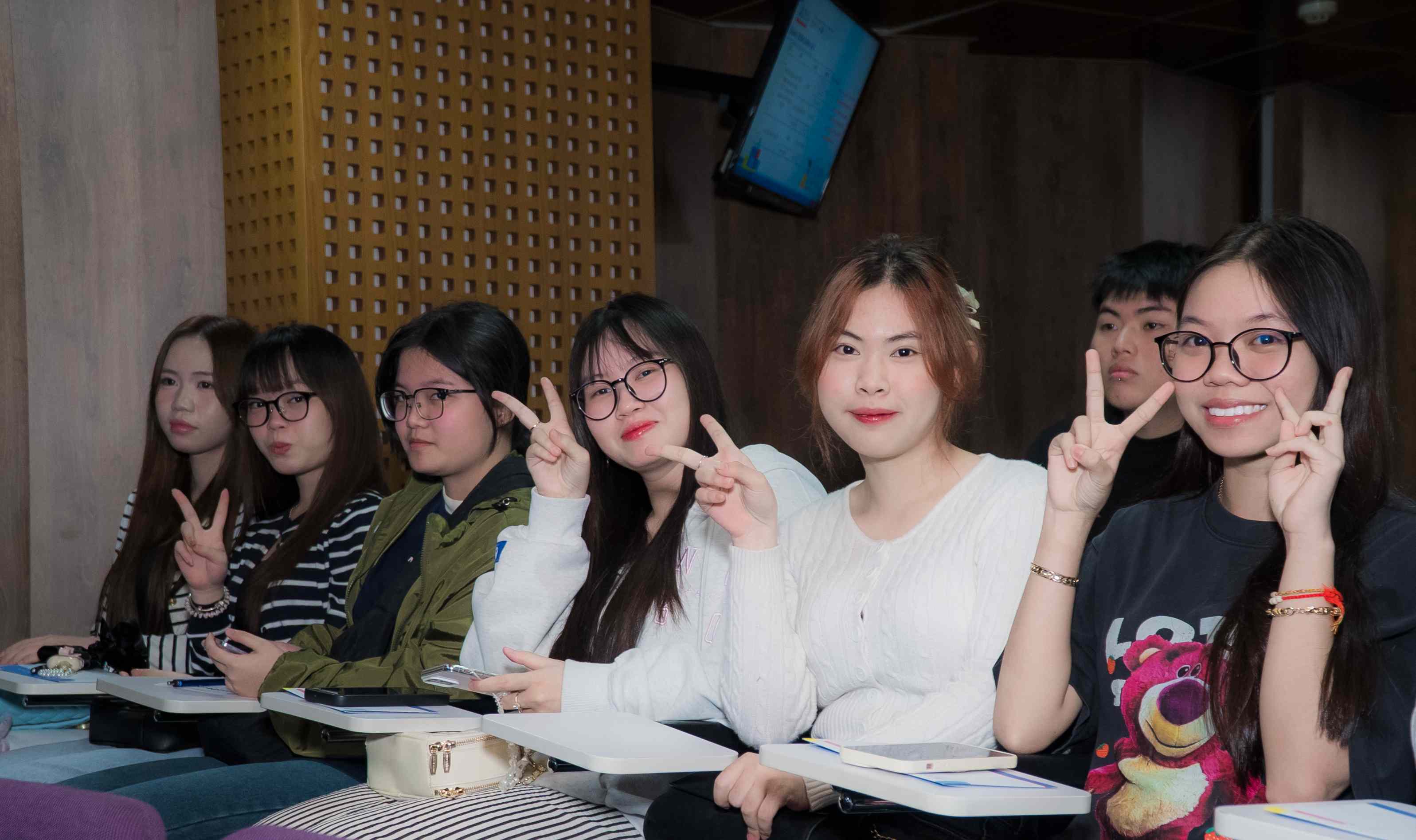 Tuần lễ chào đón Tân sinh viên K25 Khoa Kinh doanh